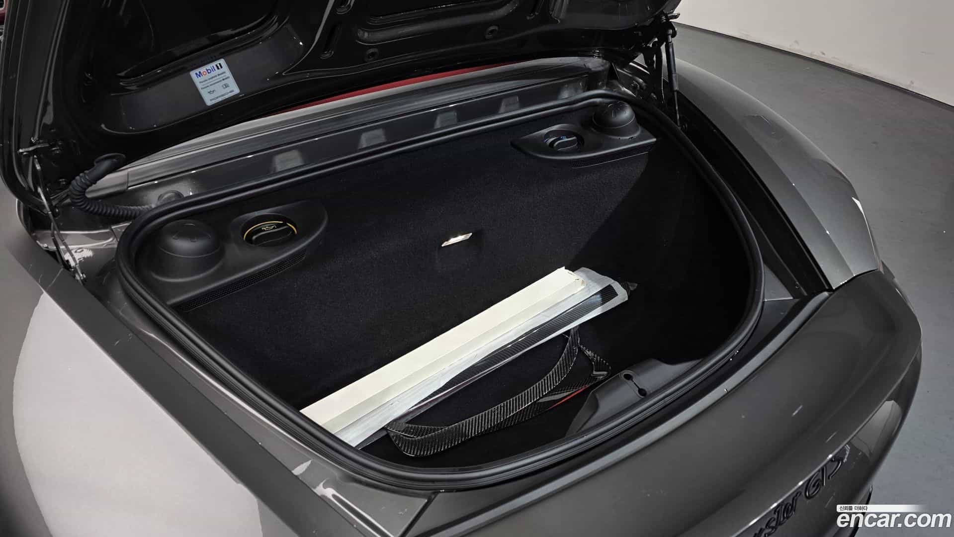 718 Porsche 2019.5-INNER-006