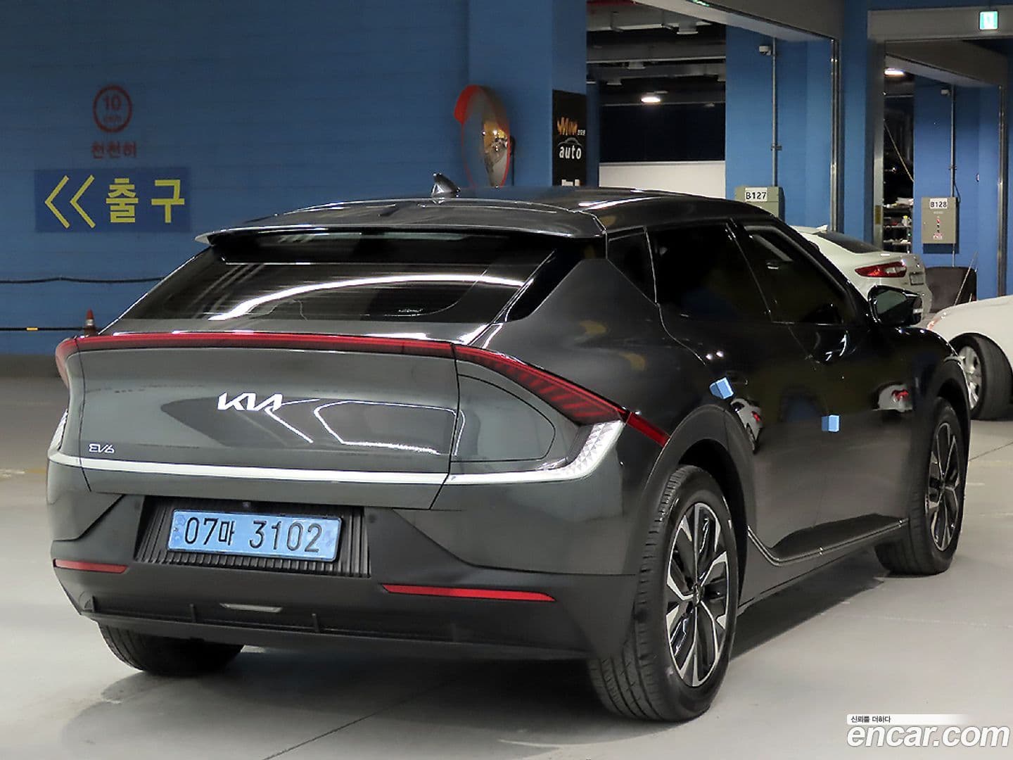 Main__Slider__Photo:EV6 Kia 2021.10-3