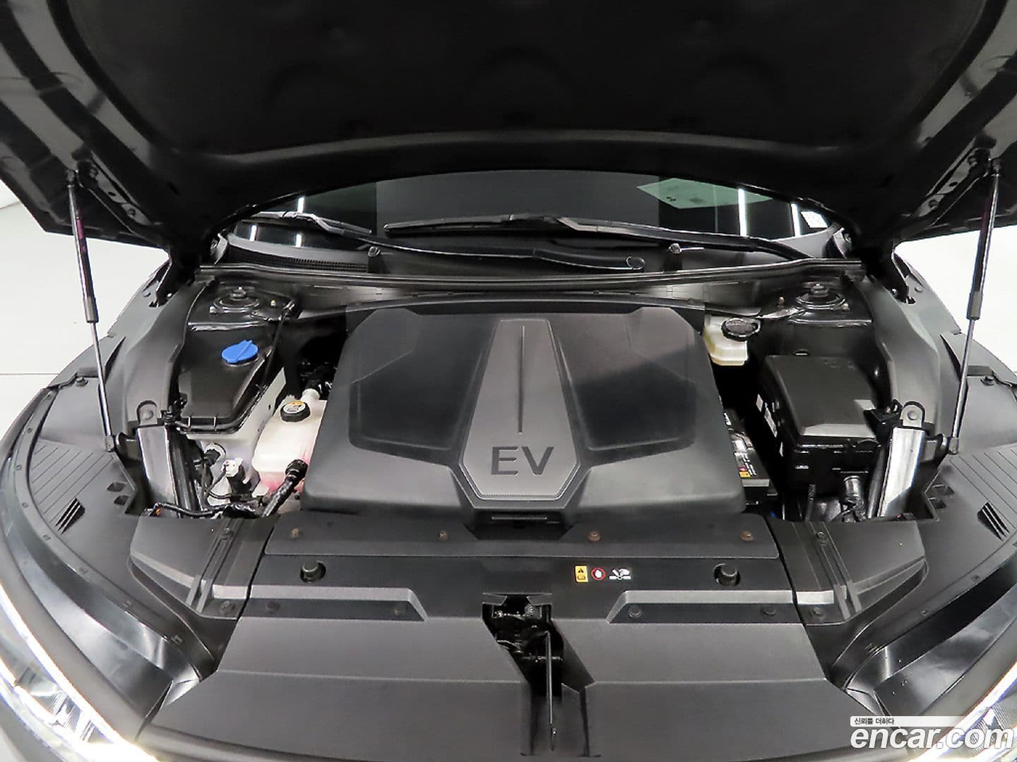 Main__Slider__Photo:EV6 Kia 2021.10-18