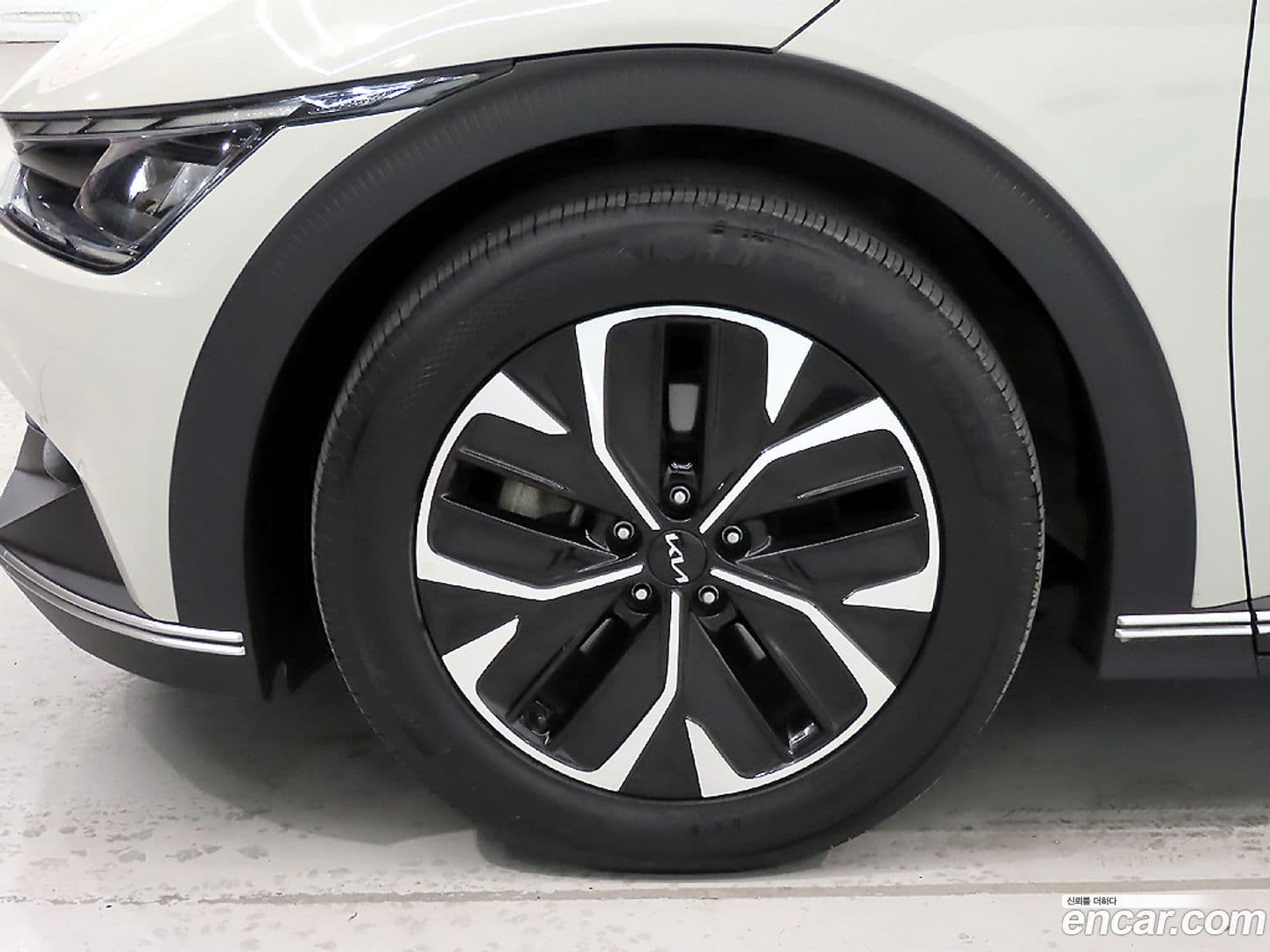 Main__Slider__Photo:EV6 Kia 2021.10-19