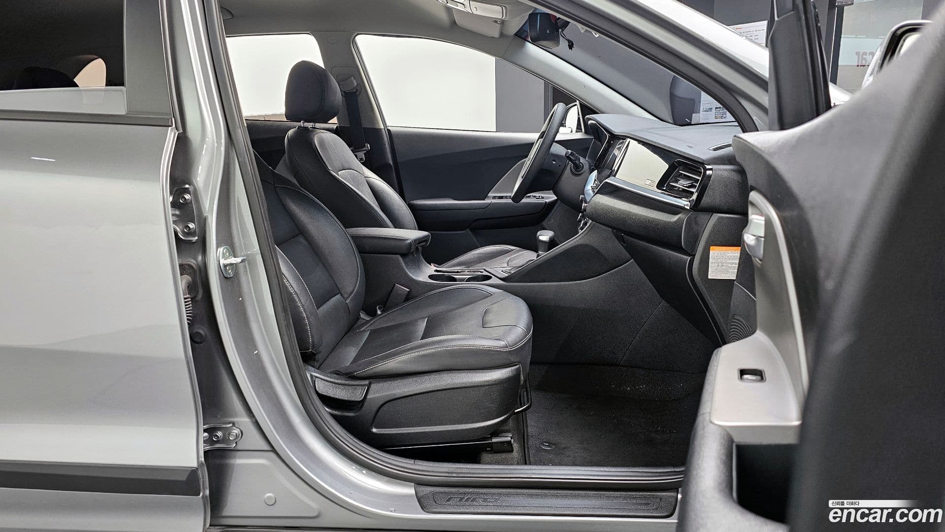 Main__Slider__Photo:Niro Kia 2020.11-9