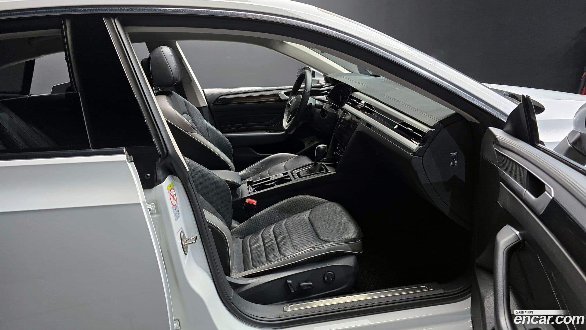 Main__Slider__Photo:Arteon Volkswagen 2022.1-9