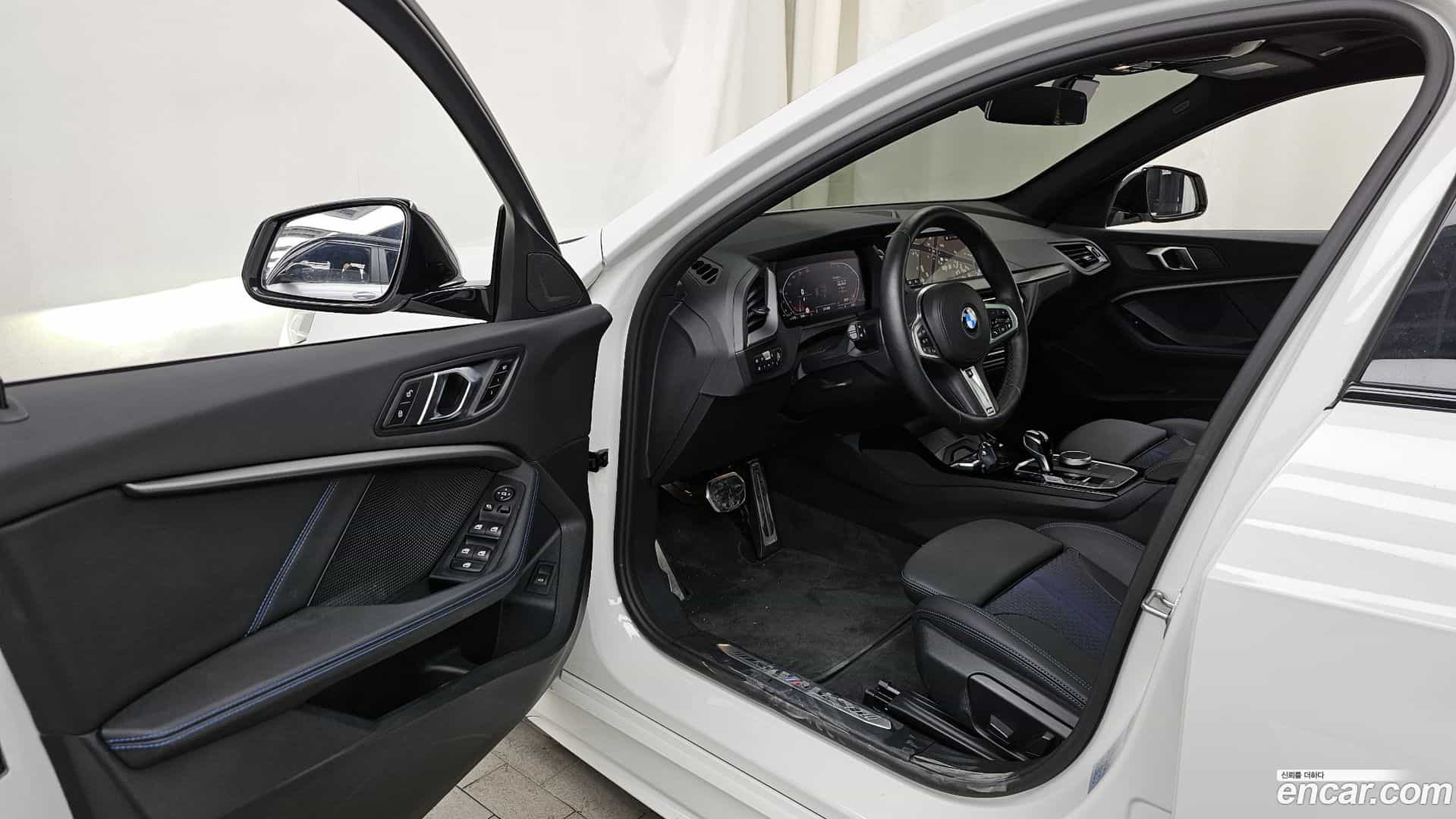 1-Series BMW 2023.8-INNER-010