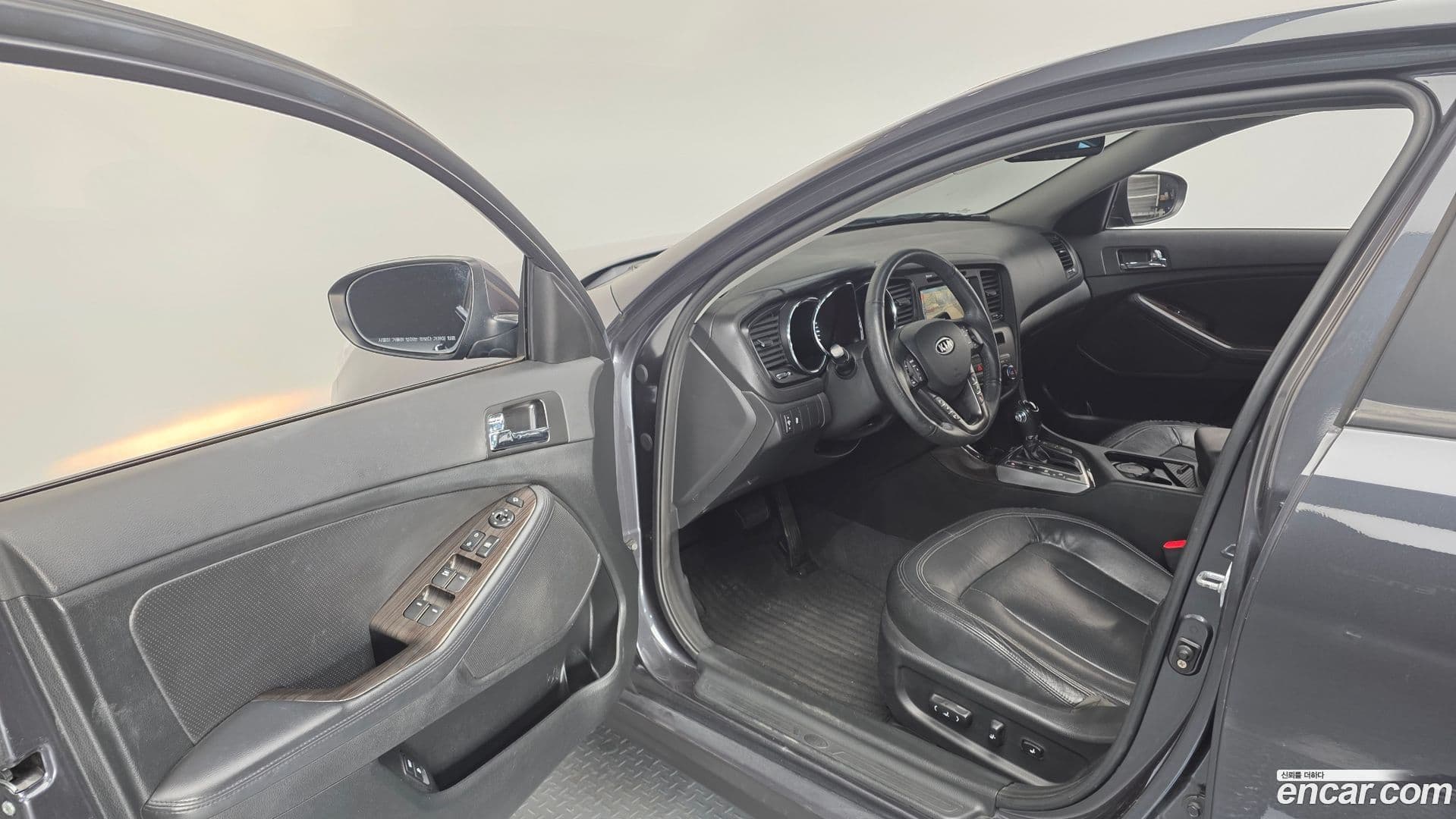 Main__Slider__Photo:K5 Kia 2011.0-10