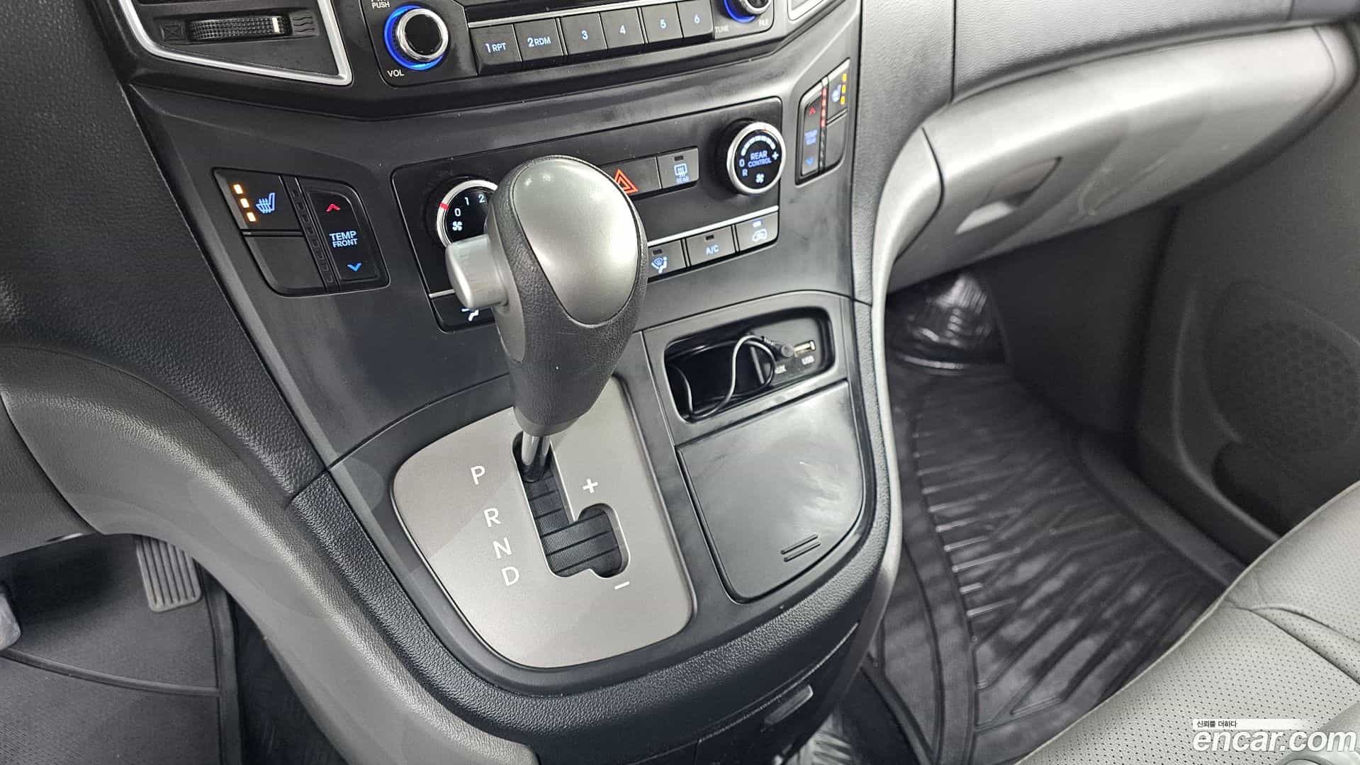 Starex Hyundai 2018.0-INNER-009