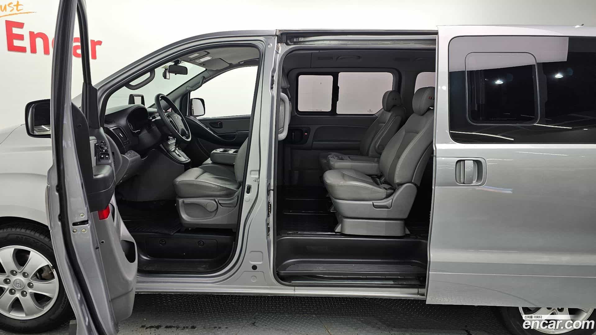 Starex Hyundai 2018.0-INNER-010