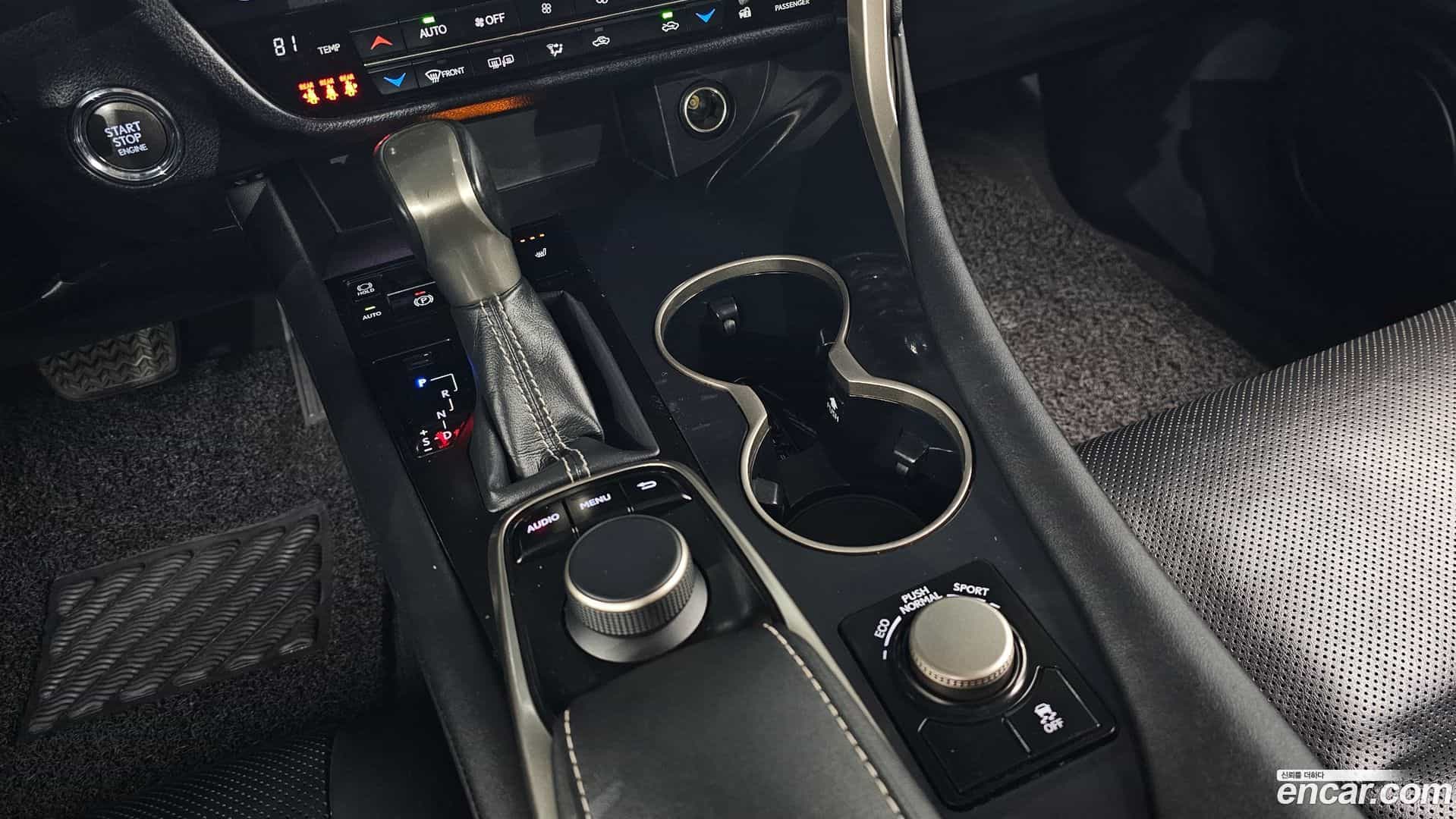 RX Lexus 2018.11-INNER-009