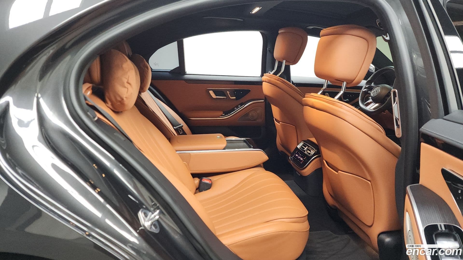 Main__Slider__Photo:S-Class Mercedes-Benz 2022.5-11