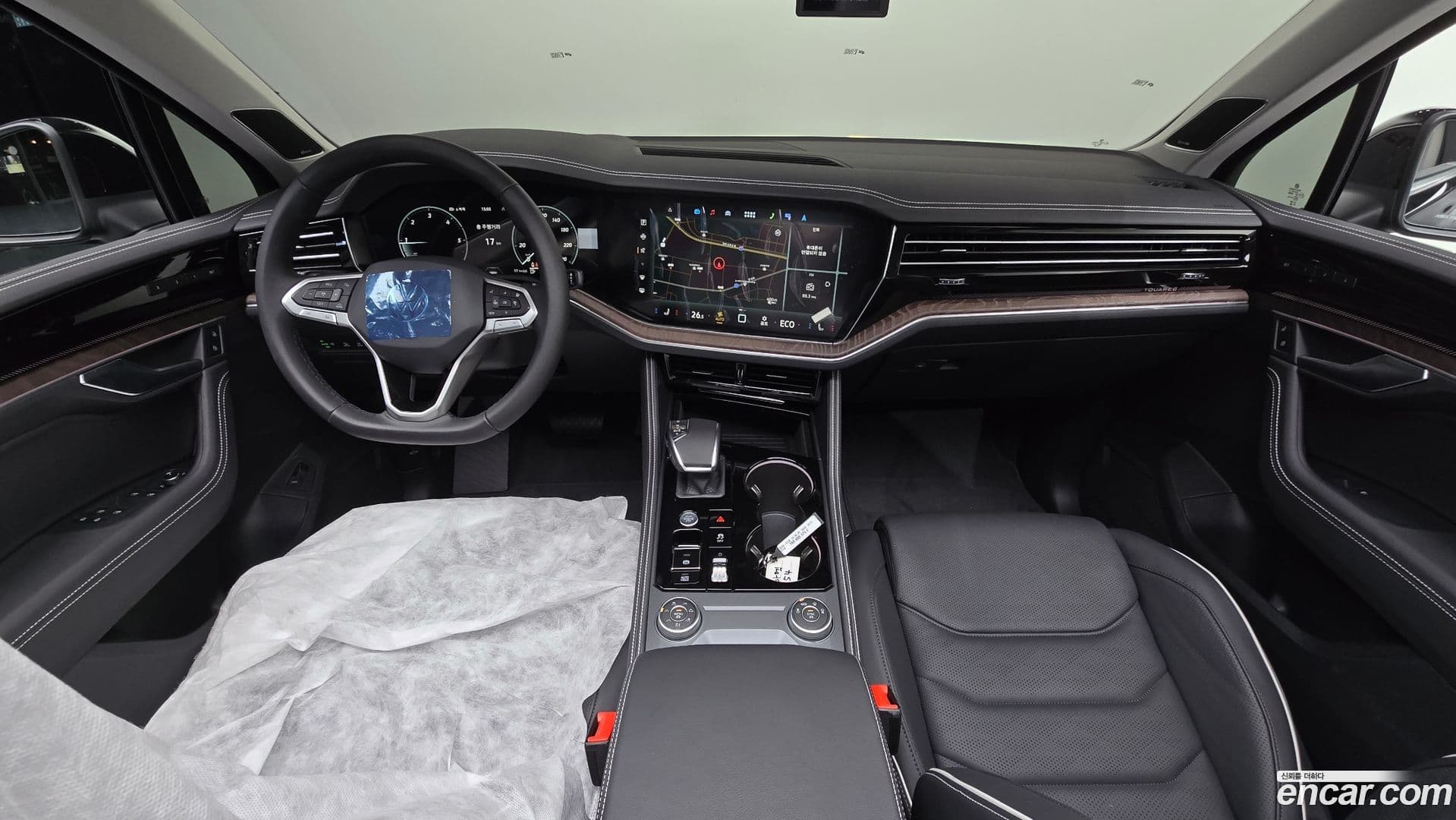 Main__Slider__Photo:Touareg Volkswagen 2025.11-6