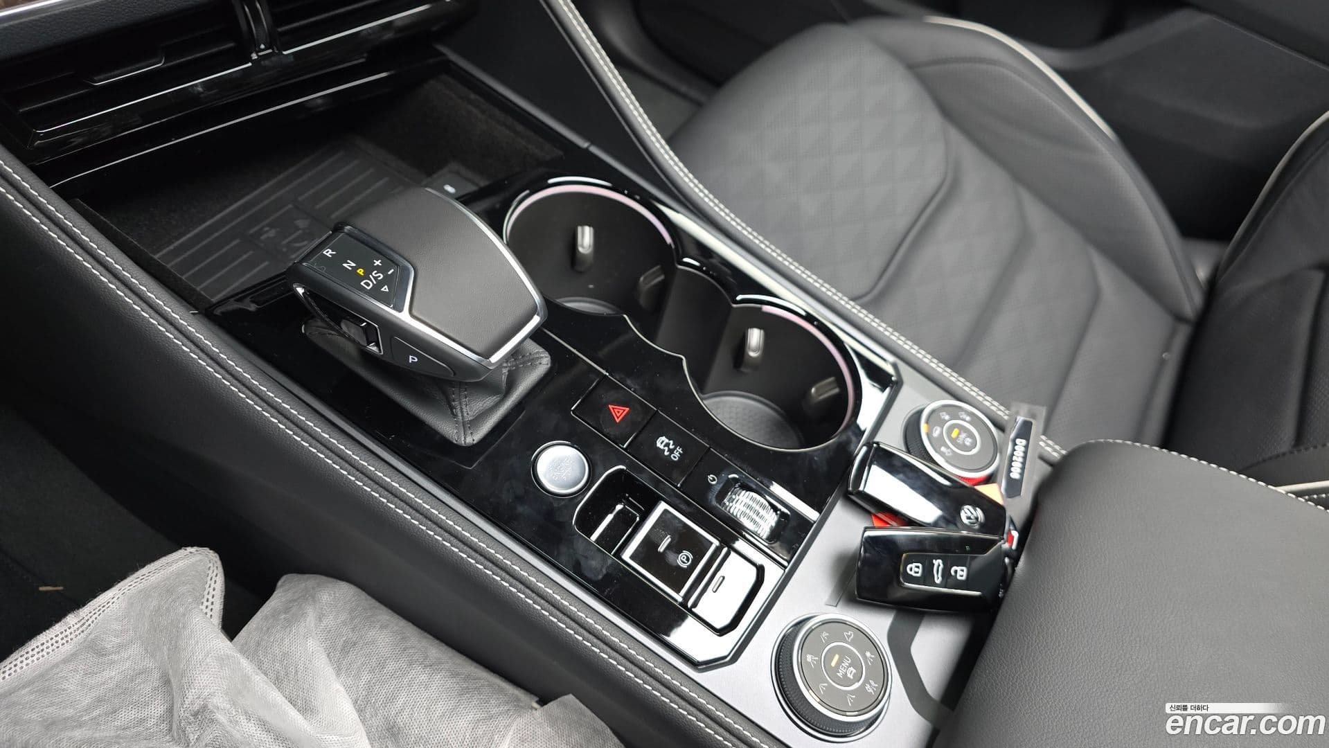 Main__Slider__Photo:Touareg Volkswagen 2025.11-8