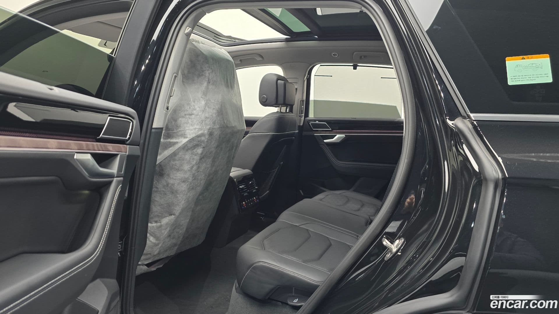 Main__Slider__Photo:Touareg Volkswagen 2025.11-11