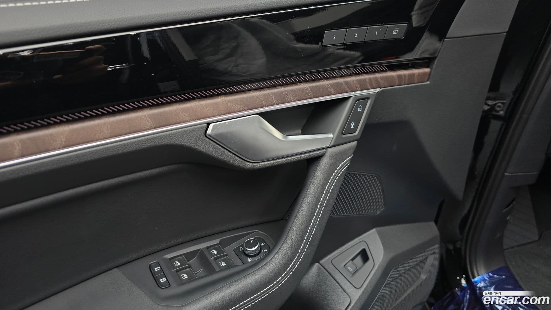 Main__Slider__Photo:Touareg Volkswagen 2025.11-16