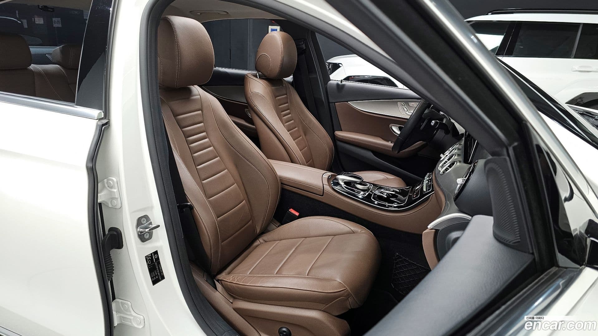 Main__Slider__Photo:E-Class Mercedes-Benz 2018.2-9