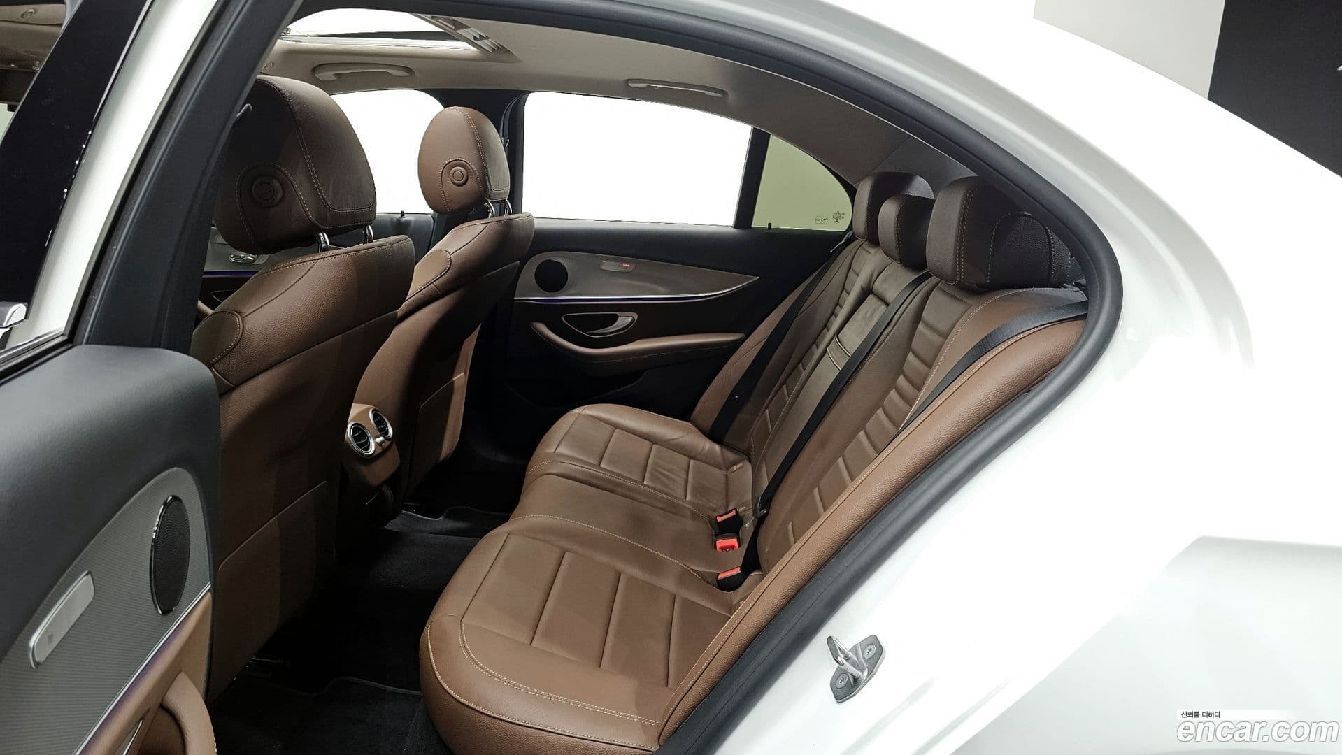 Main__Slider__Photo:E-Class Mercedes-Benz 2018.2-11