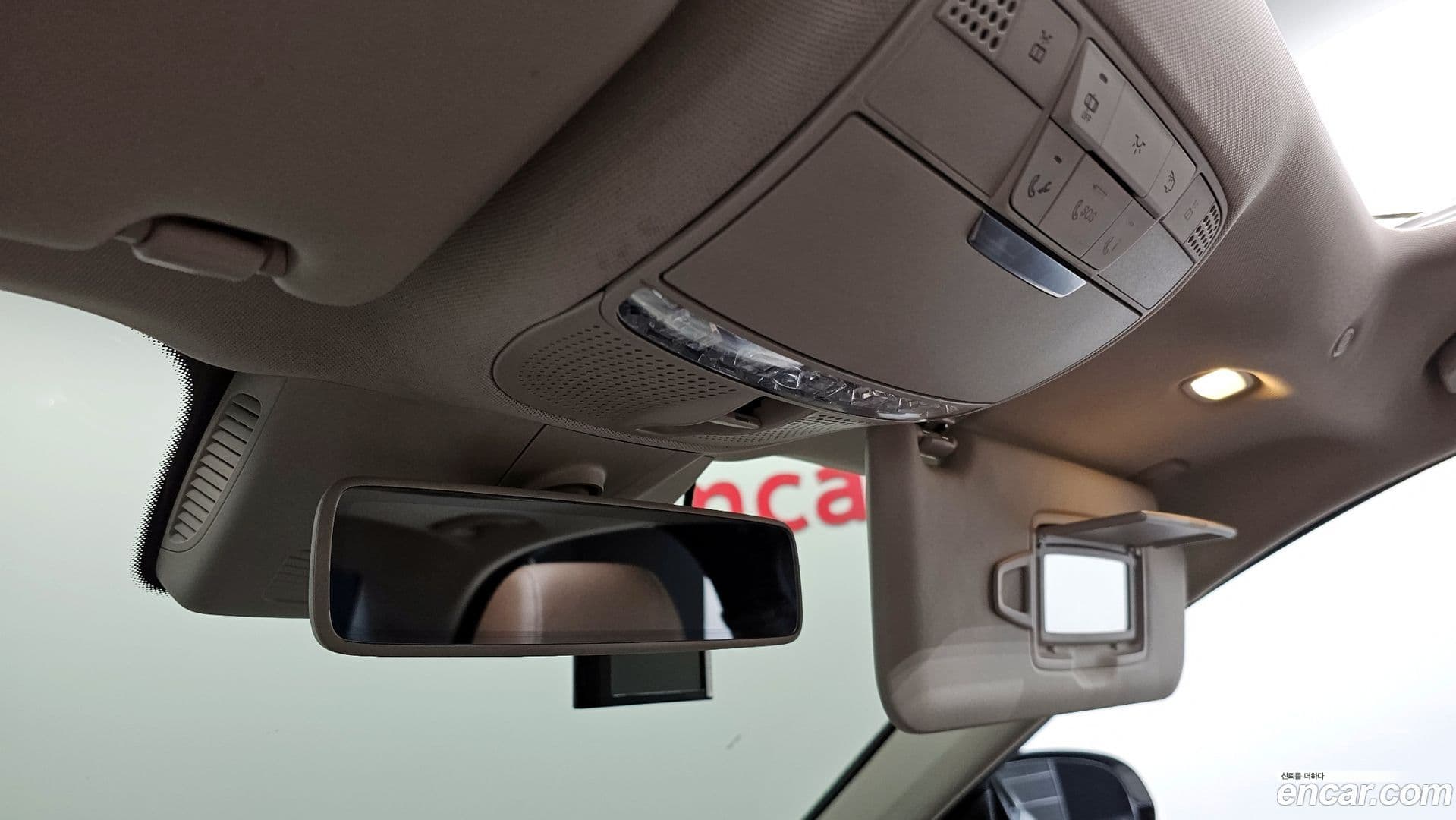 Main__Slider__Photo:E-Class Mercedes-Benz 2018.2-18