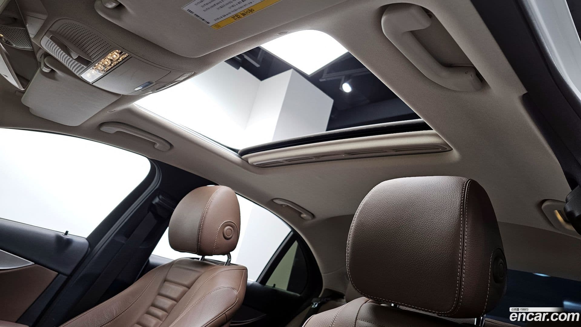 Main__Slider__Photo:E-Class Mercedes-Benz 2018.2-19