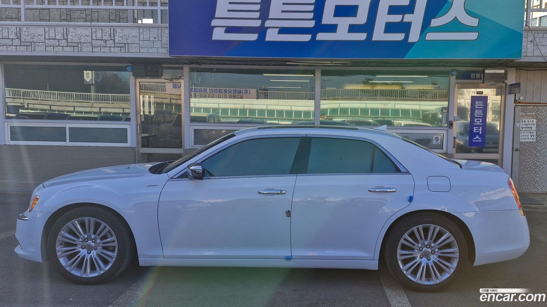 Main__Slider__Photo:300C Chrysler 2014.11-1