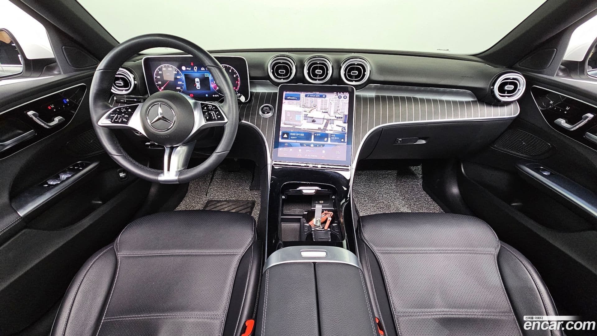 Main__Slider__Photo:C-Class Mercedes-Benz 2022.3-6