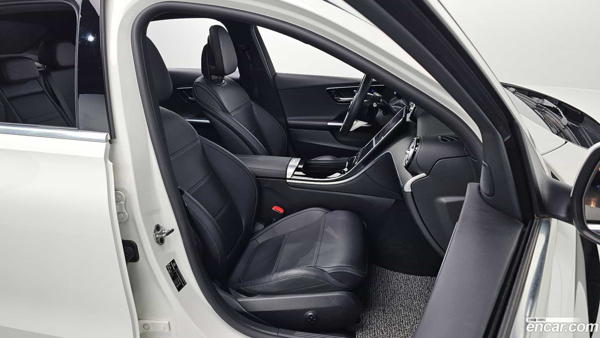 C-Class Mercedes-Benz 2022.3-INNER-010