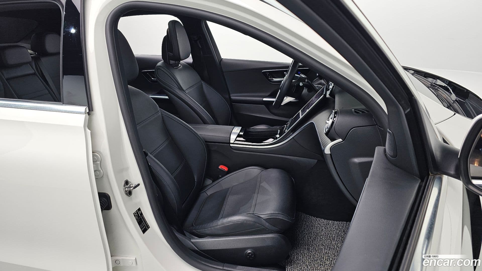 Main__Slider__Photo:C-Class Mercedes-Benz 2022.3-9