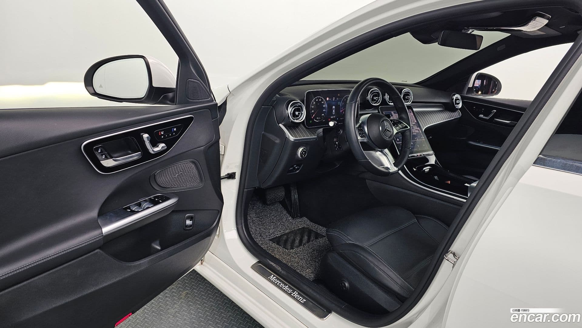 Main__Slider__Photo:C-Class Mercedes-Benz 2022.3-11