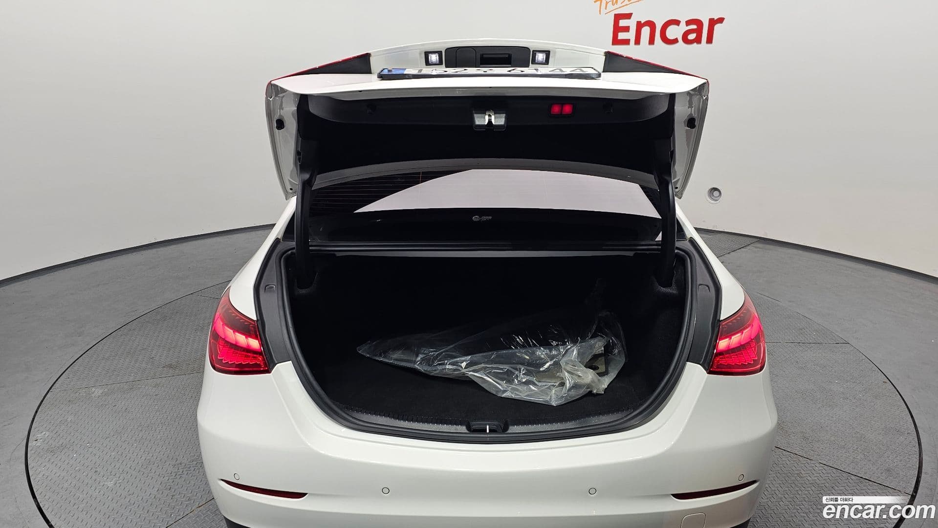 Main__Slider__Photo:C-Class Mercedes-Benz 2022.3-19