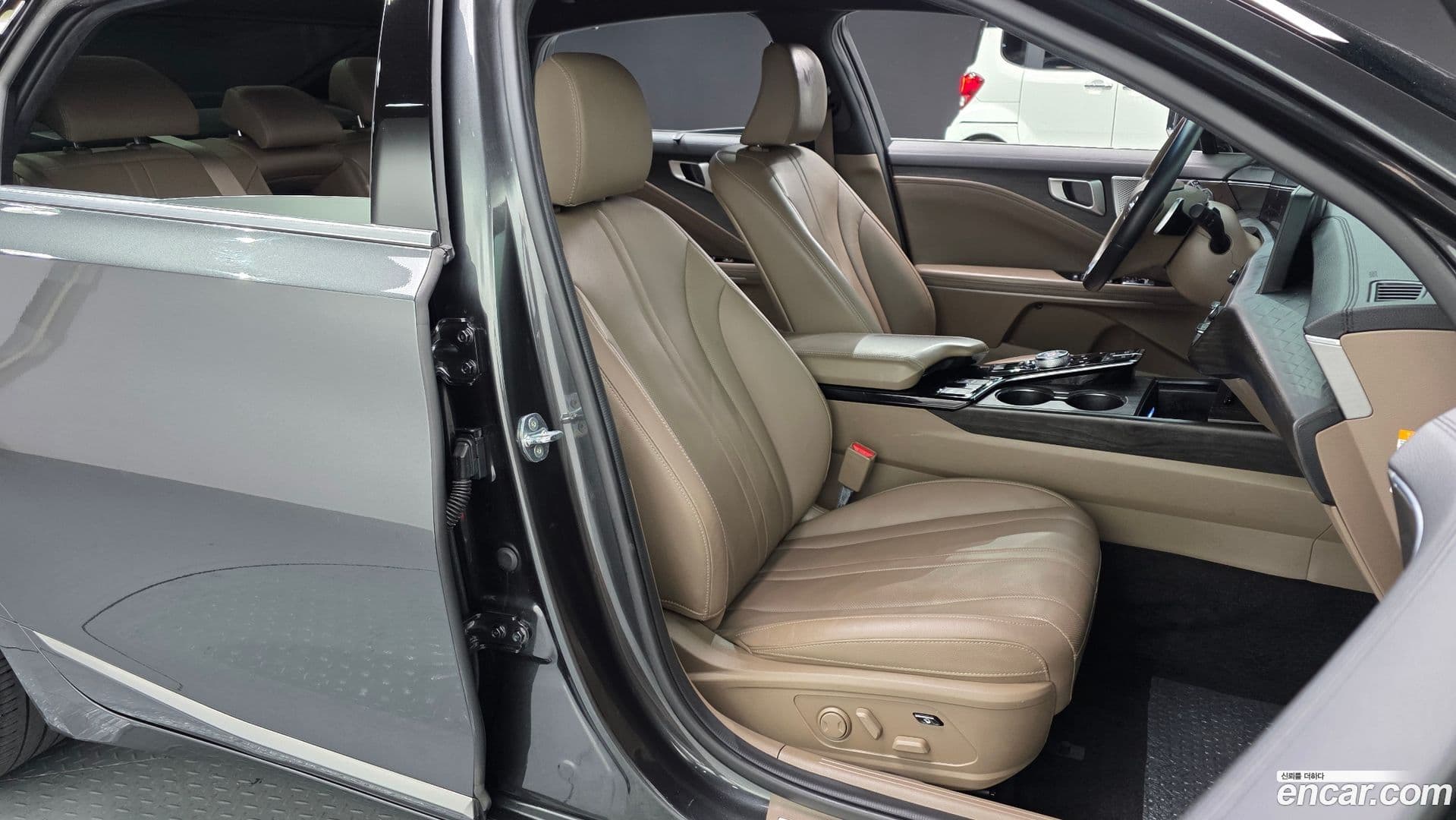 Main__Slider__Photo:K8 Kia 2021.9-9