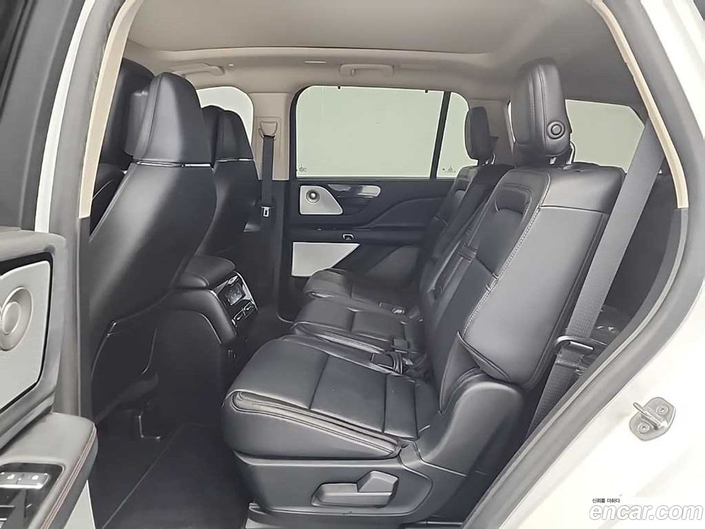 Main__Slider__Photo:Aviator Lincoln 2020.11-11