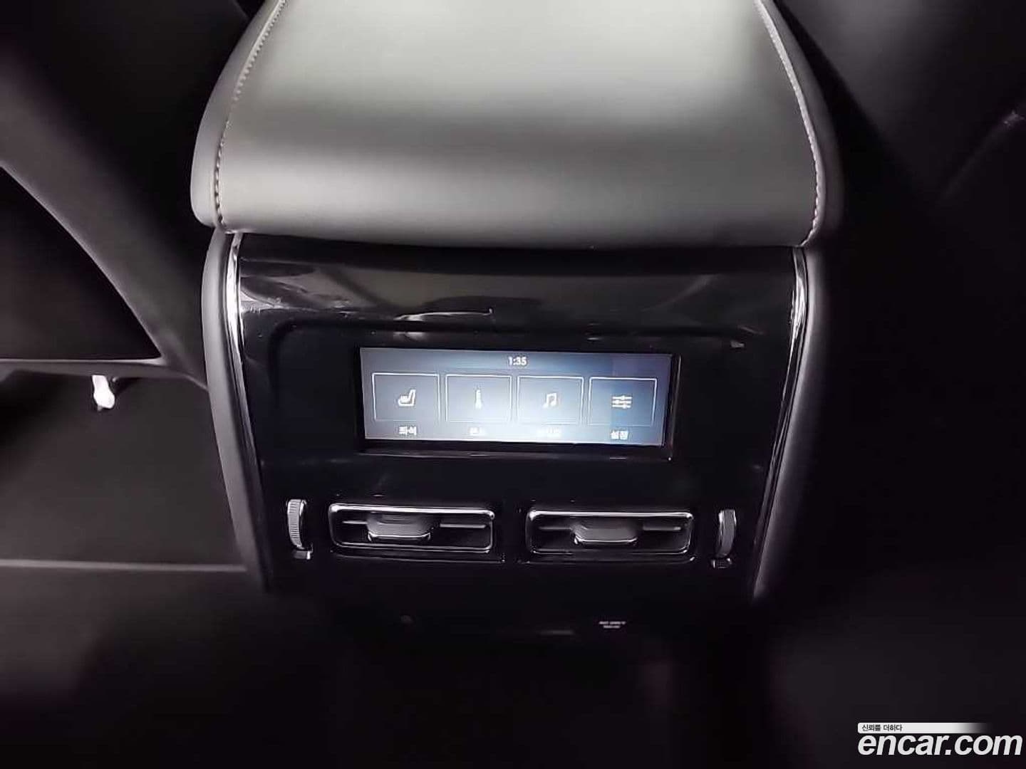 Main__Slider__Photo:Aviator Lincoln 2020.11-12