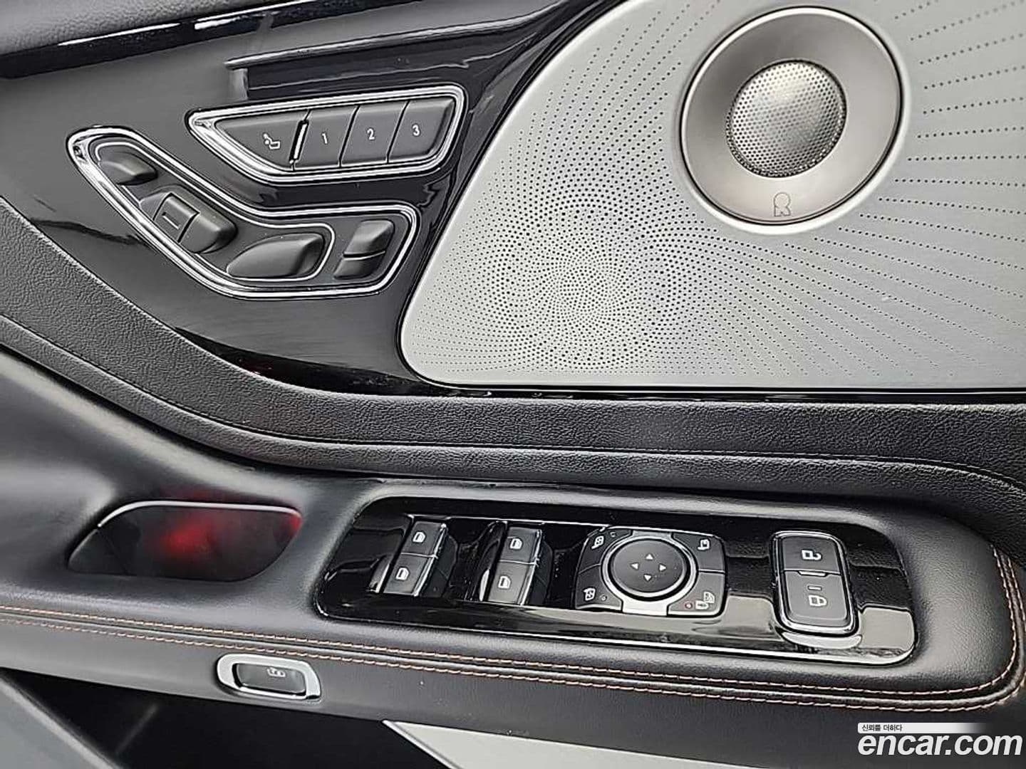 Main__Slider__Photo:Aviator Lincoln 2020.11-15