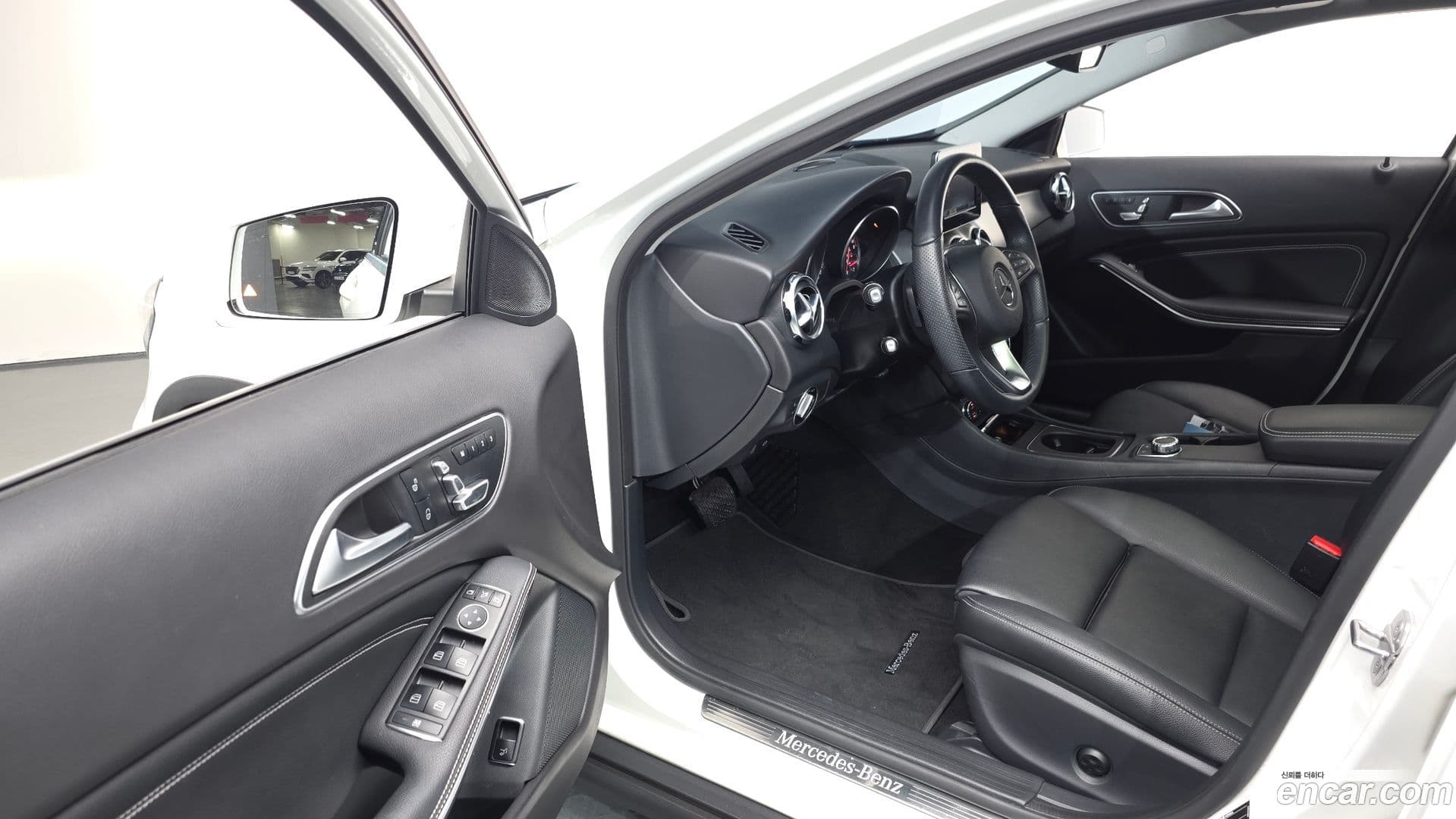 Main__Slider__Photo:GLA-Class Mercedes-Benz 2019.3-10