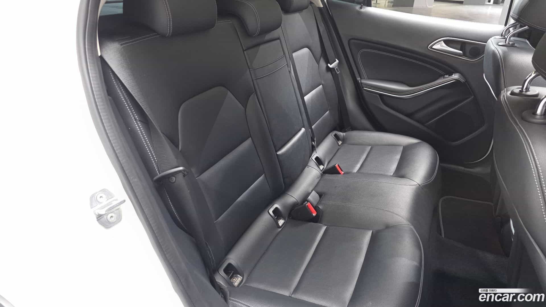 GLA-Class Mercedes-Benz 2019.3-OPTION-016