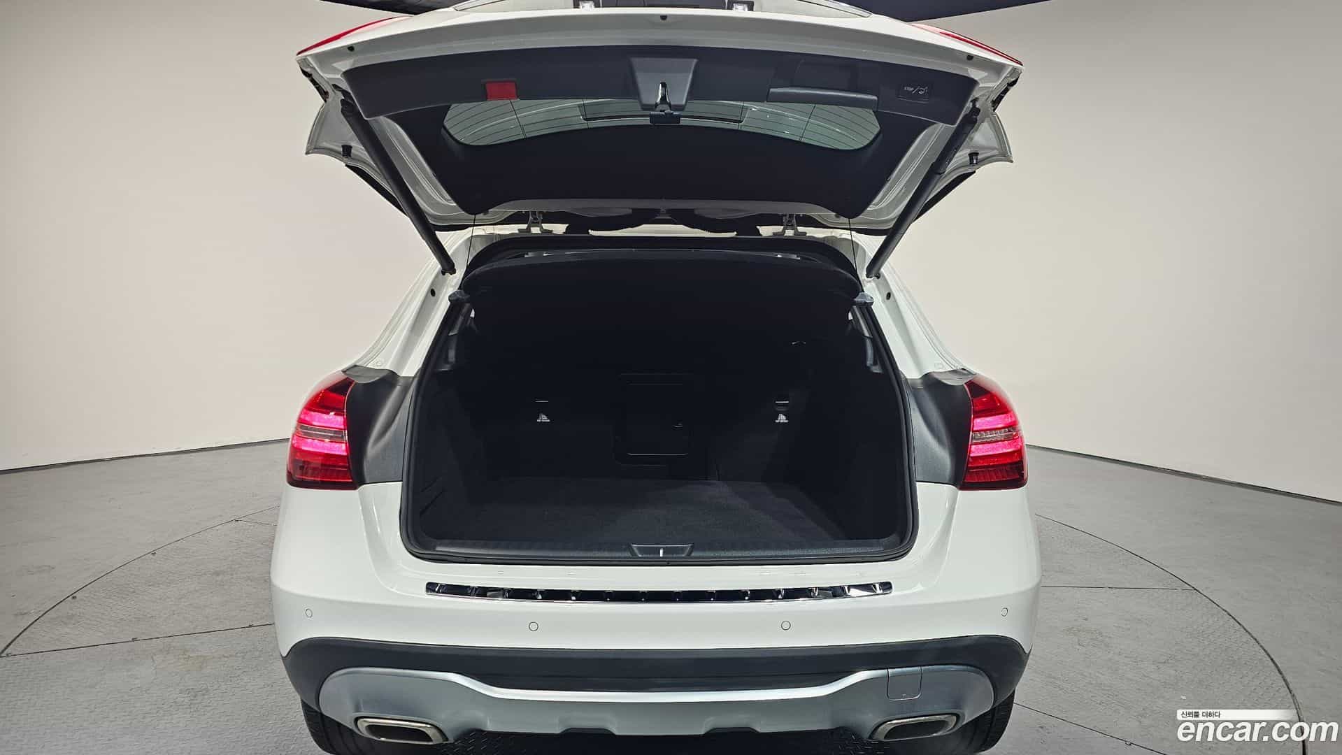 GLA-Class Mercedes-Benz 2019.3-OPTION-024