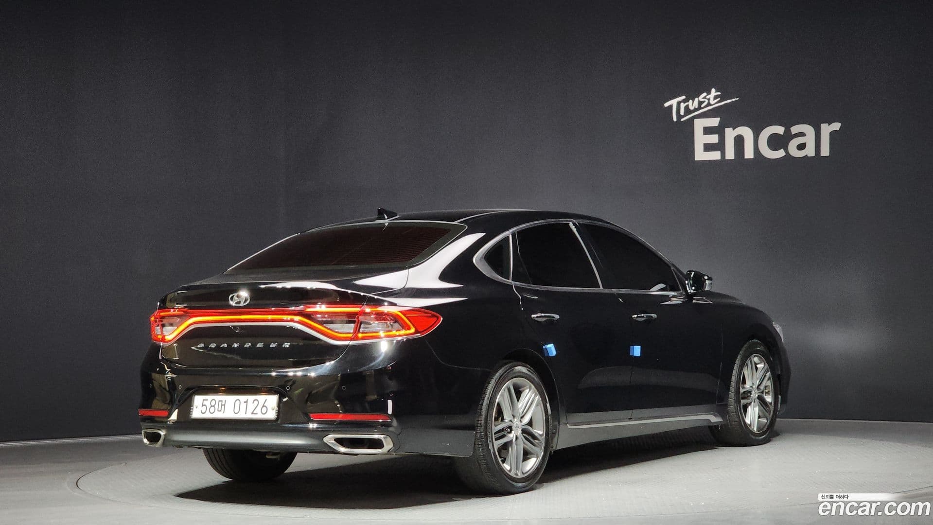 Main__Slider__Photo:Grandeur Hyundai 2016.11-1