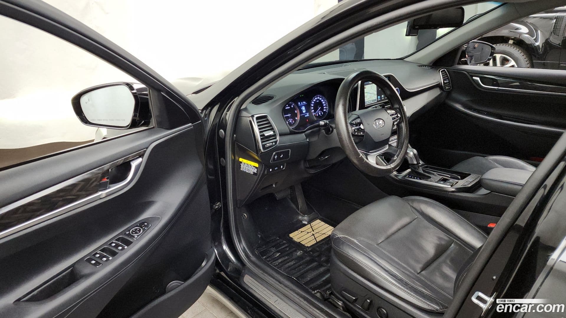 Main__Slider__Photo:Grandeur Hyundai 2016.11-9