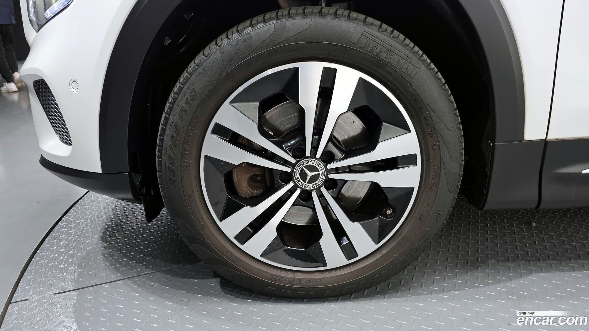 Main__Slider__Photo:GLB-Class Mercedes-Benz 2022.9-4