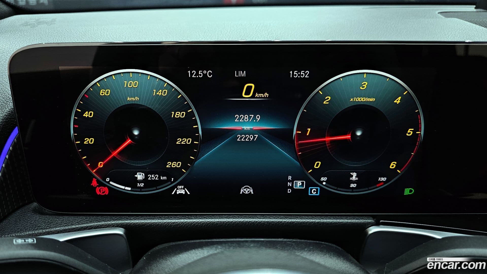 Main__Slider__Photo:GLB-Class Mercedes-Benz 2022.9-7