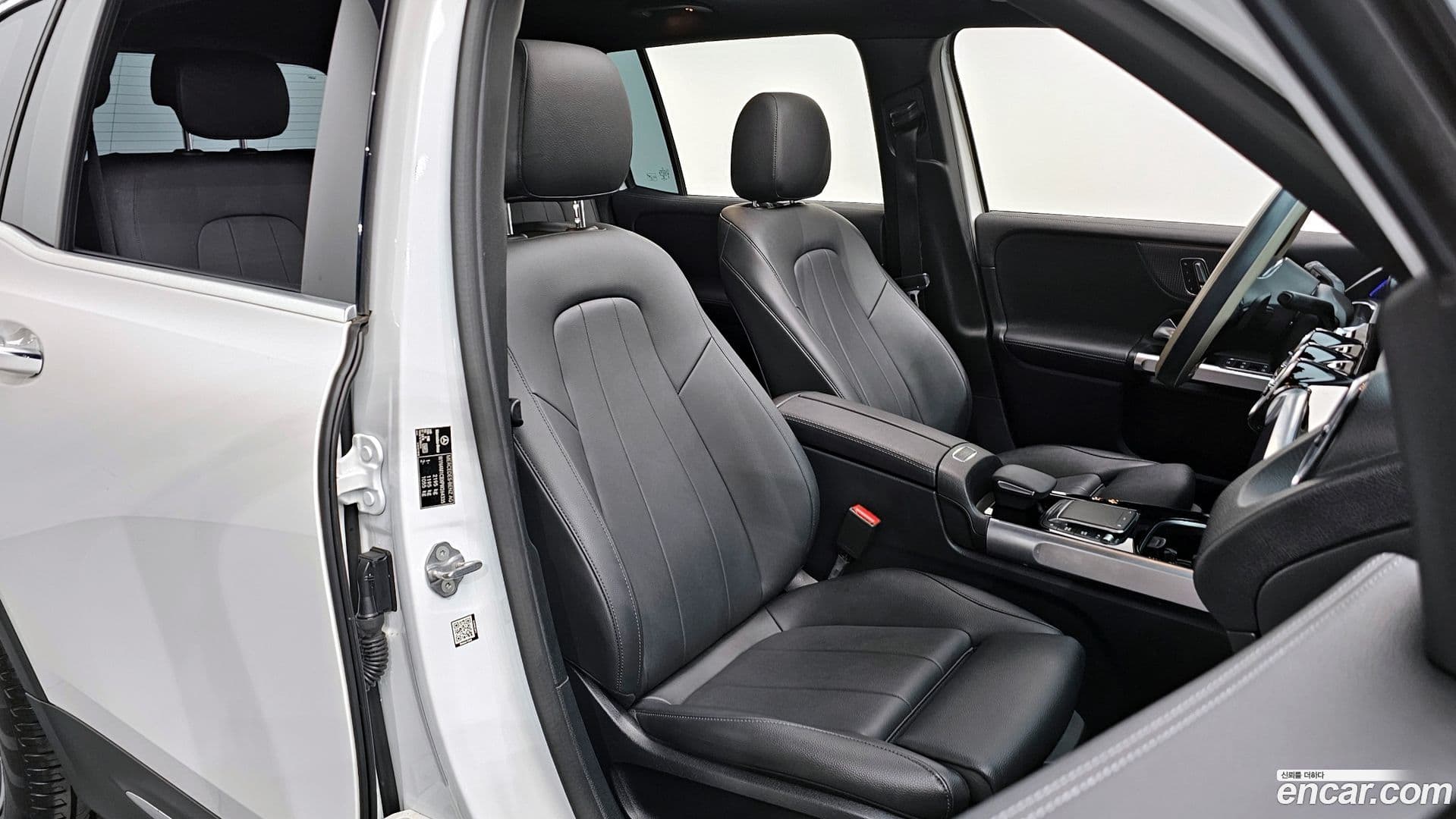 Main__Slider__Photo:GLB-Class Mercedes-Benz 2022.9-9