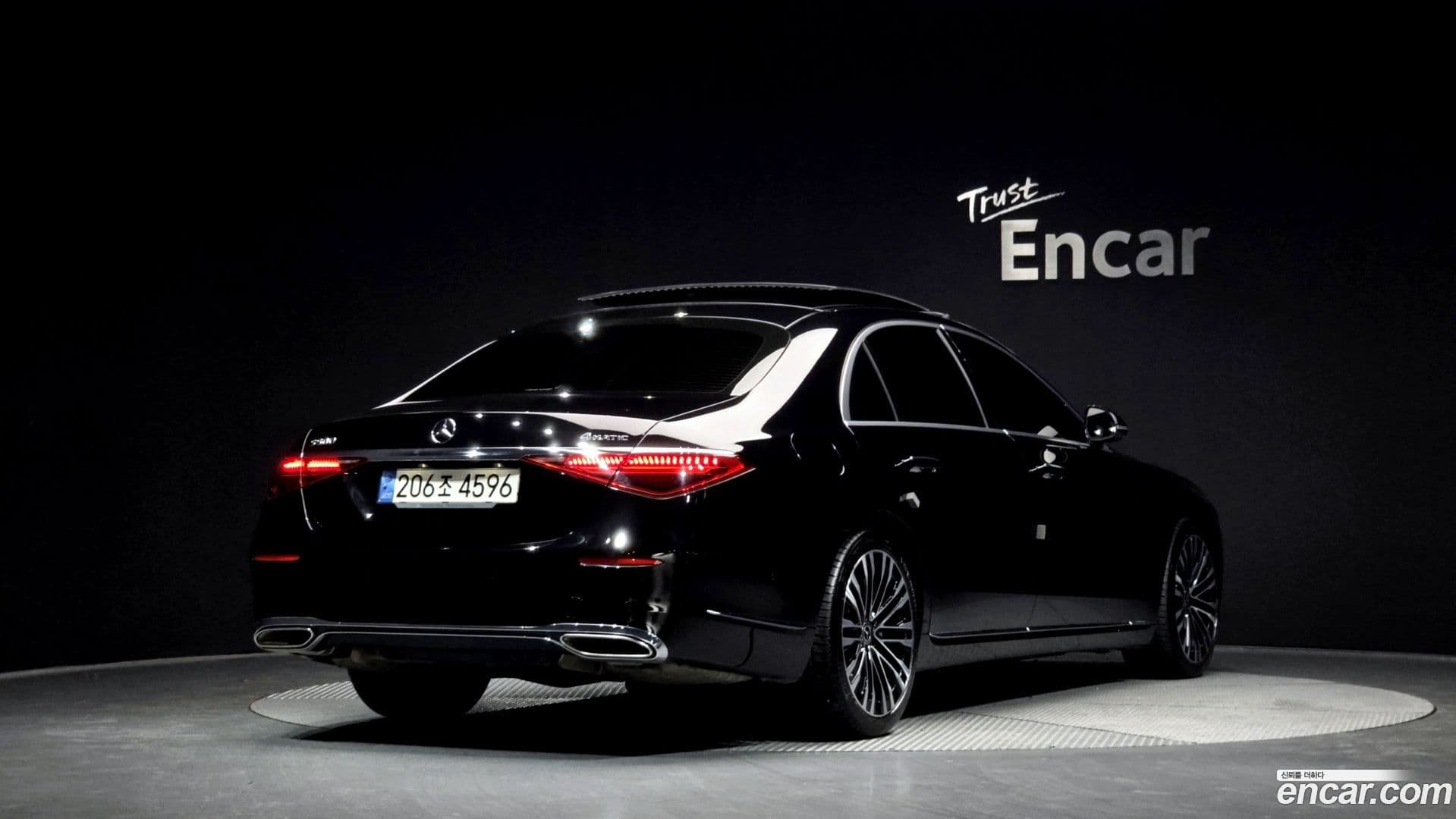 Main__Slider__Photo:S-Class Mercedes-Benz 2022.8-1