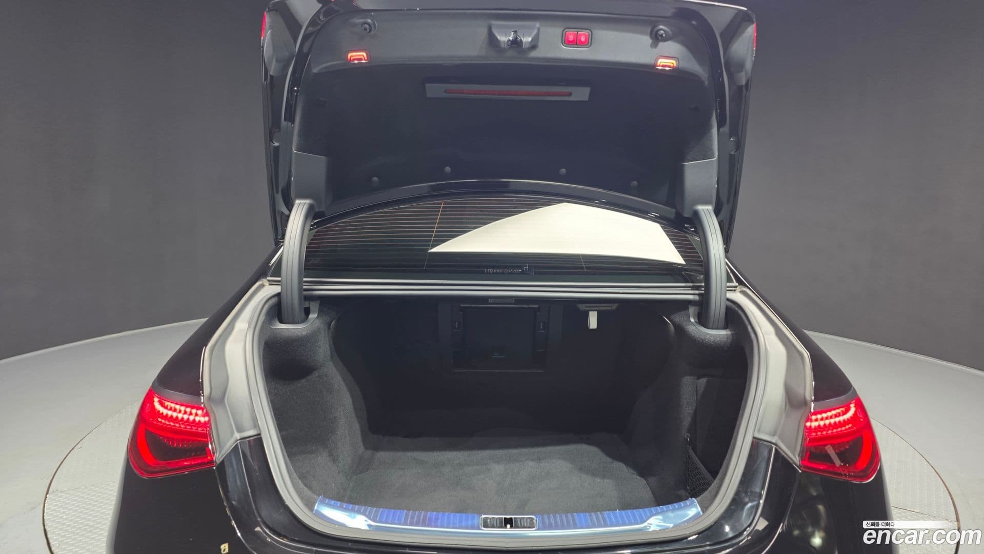 Main__Slider__Photo:S-Class Mercedes-Benz 2022.8-19