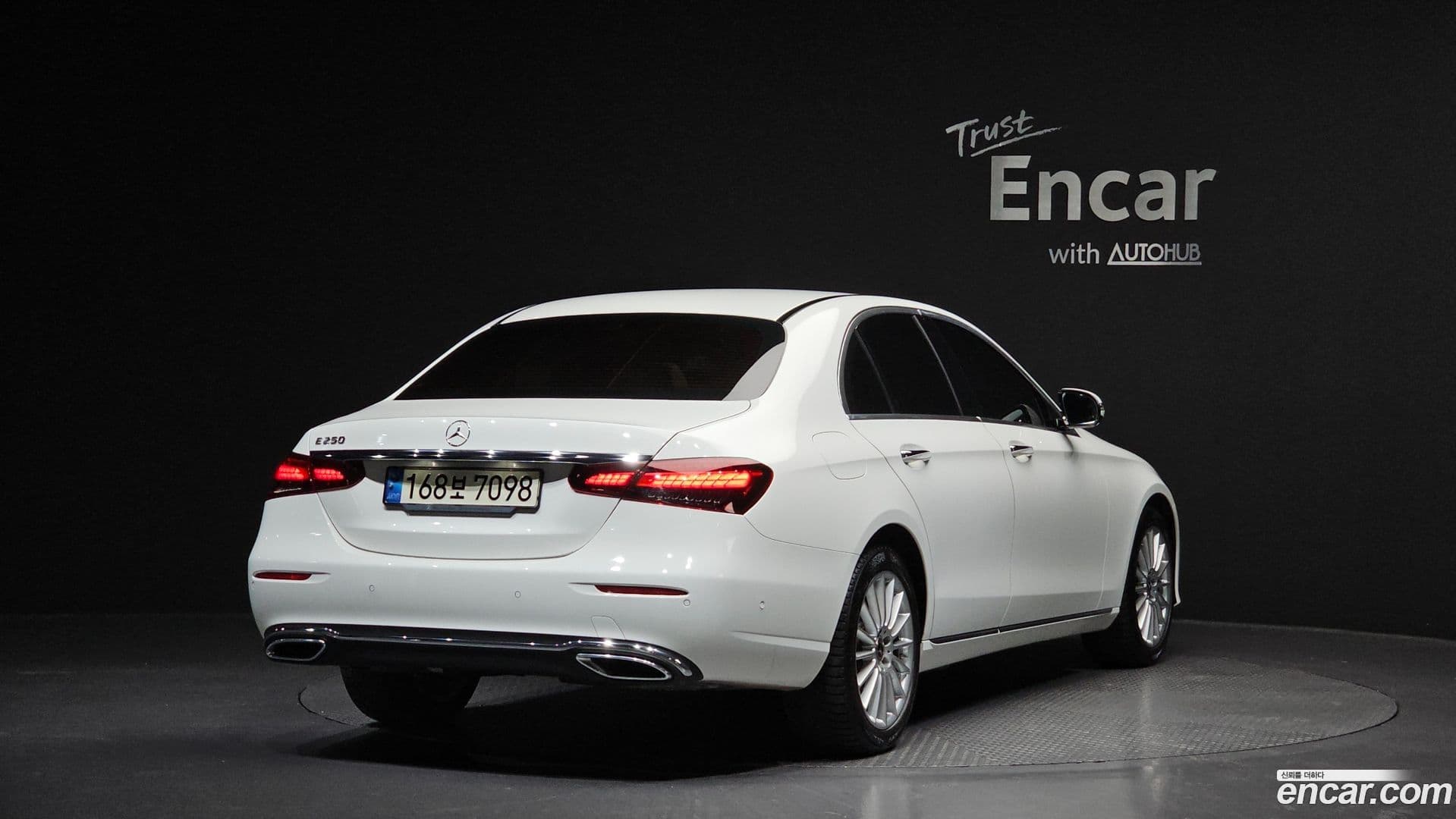 Main__Slider__Photo:E-Class Mercedes-Benz 2021.4-1