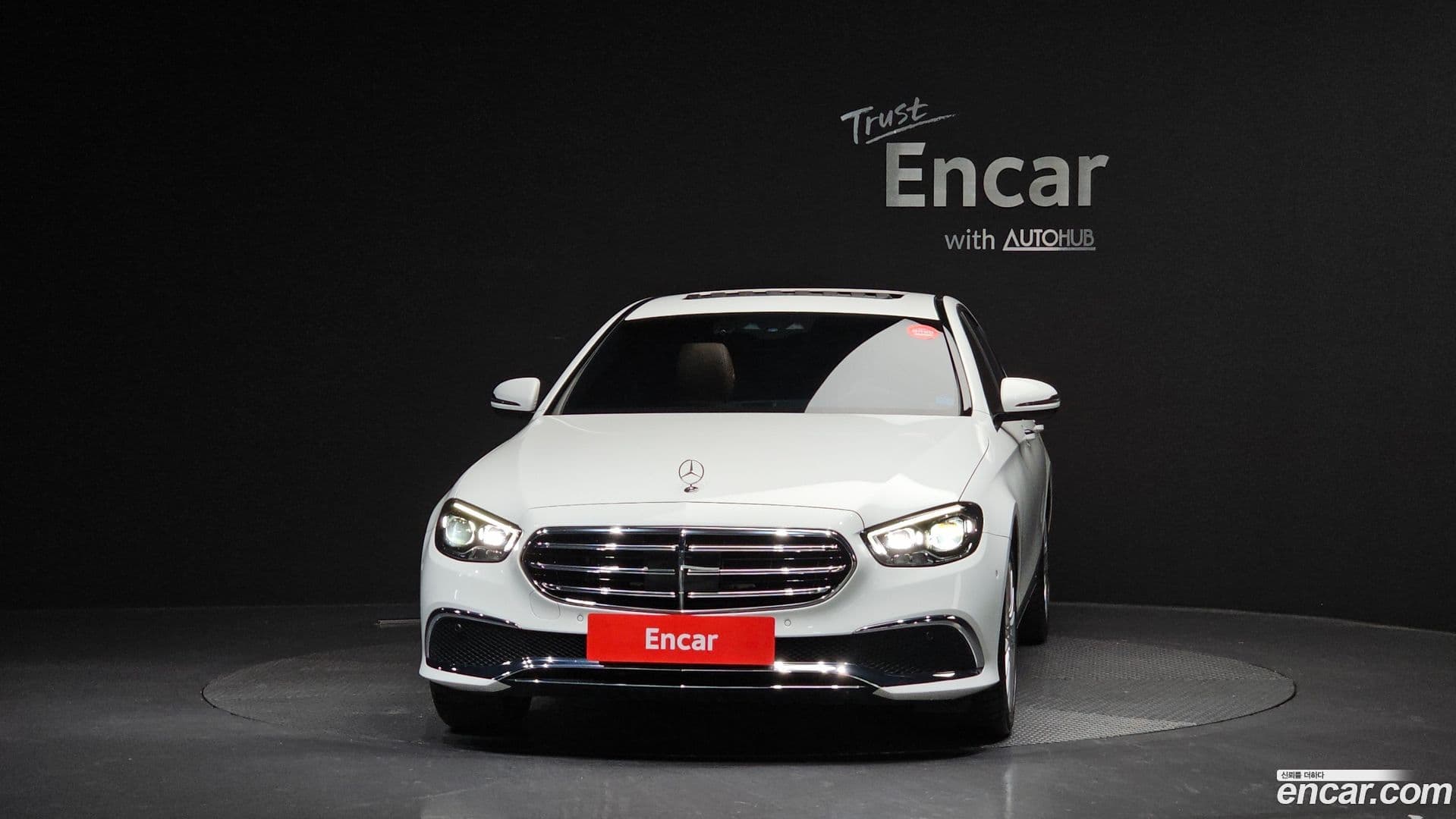 Main__Slider__Photo:E-Class Mercedes-Benz 2021.4-2