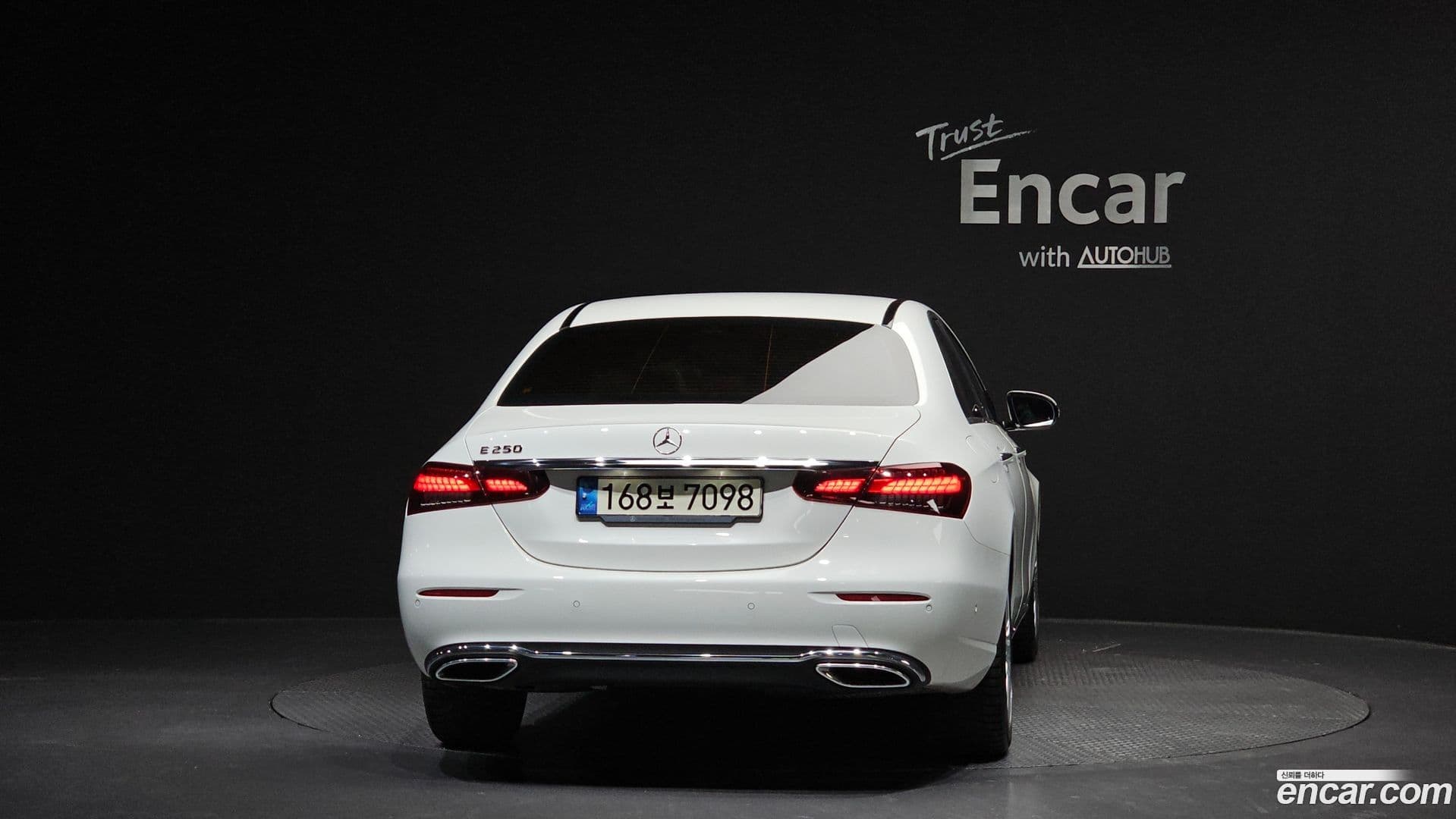 Main__Slider__Photo:E-Class Mercedes-Benz 2021.4-3