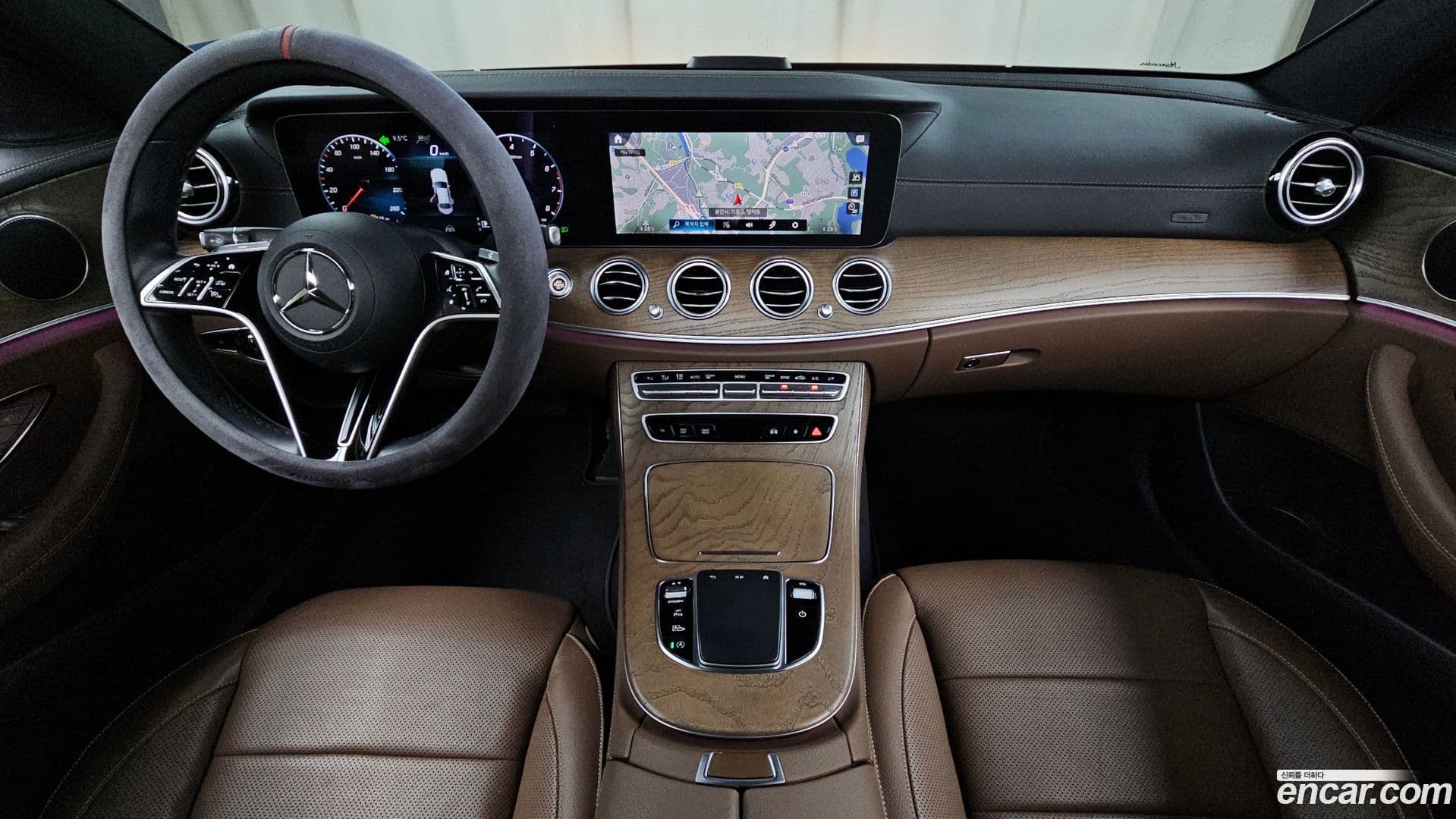 Main__Slider__Photo:E-Class Mercedes-Benz 2021.4-6