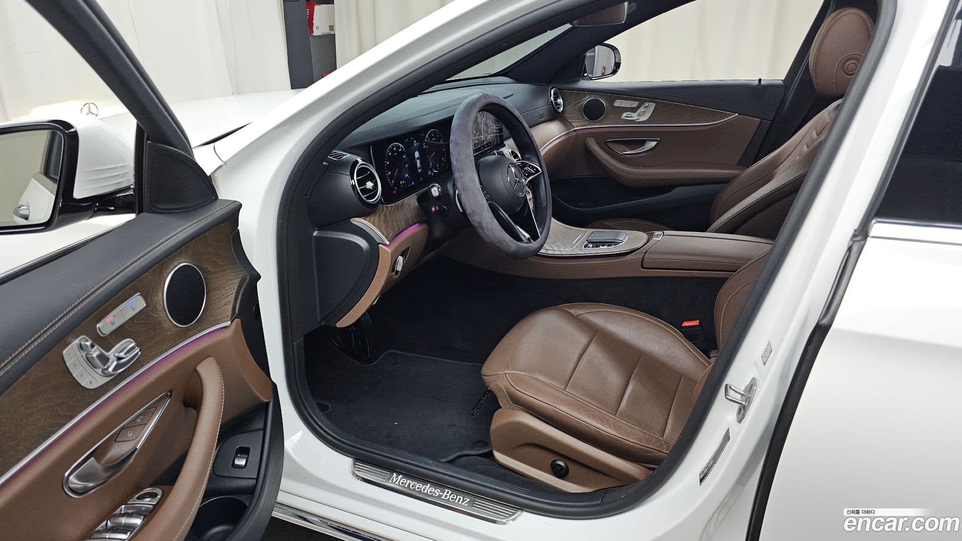 Main__Slider__Photo:E-Class Mercedes-Benz 2021.4-10