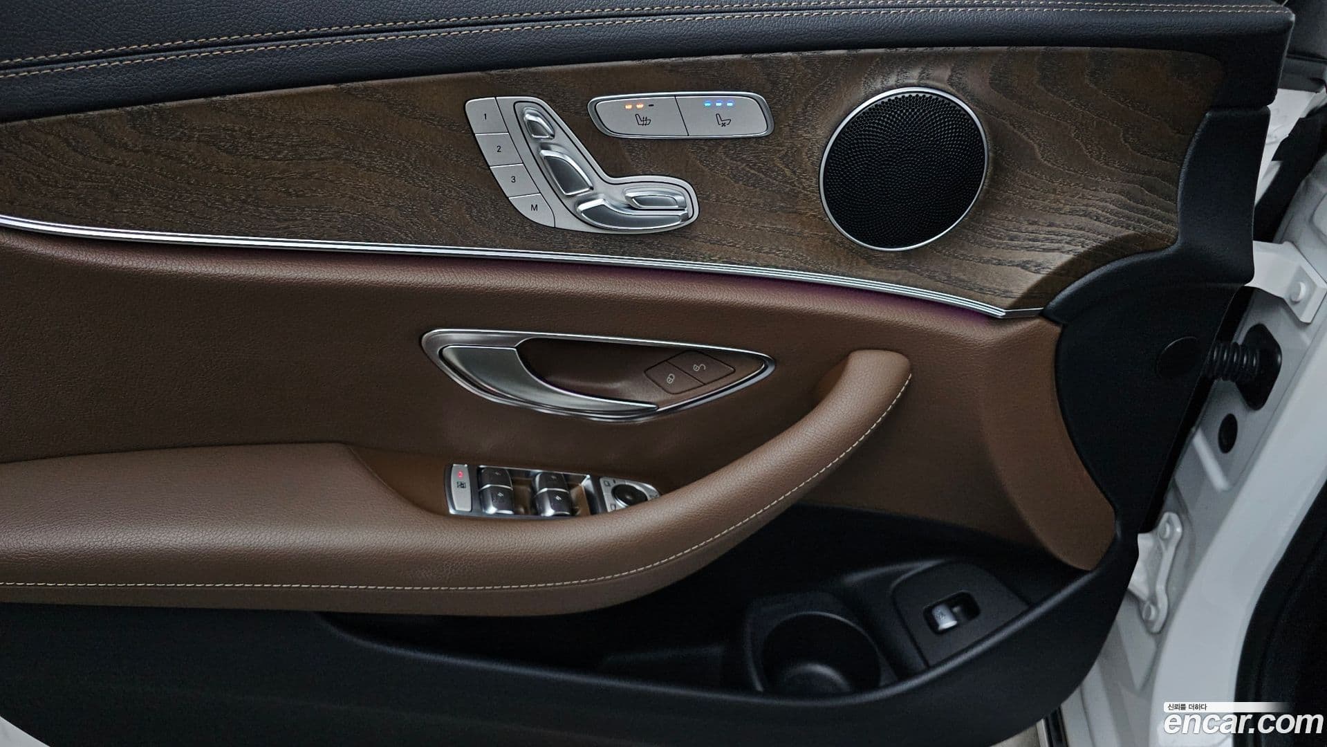 Main__Slider__Photo:E-Class Mercedes-Benz 2021.4-16