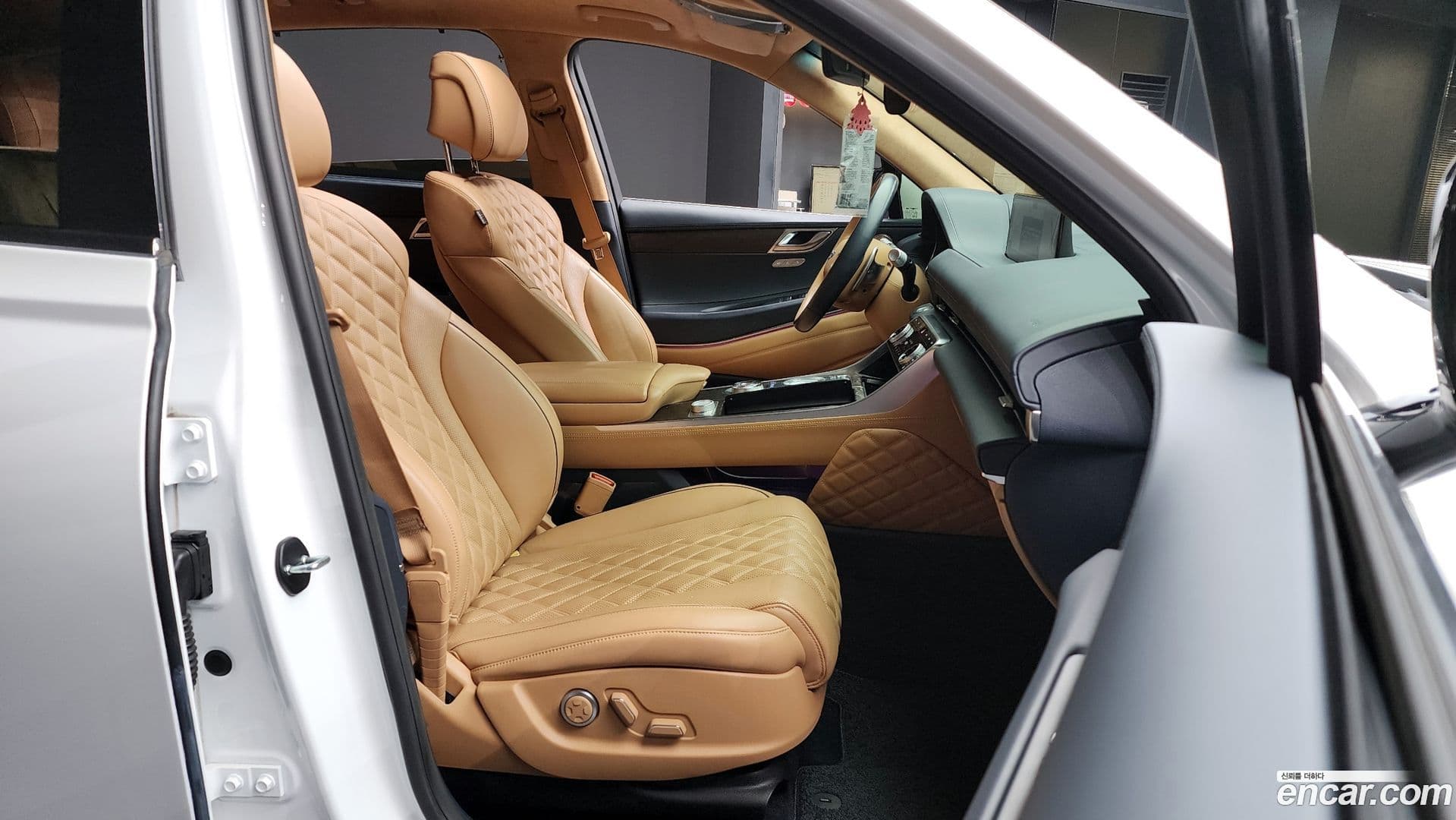 Main__Slider__Photo:GV80 Genesis 2021.10-10