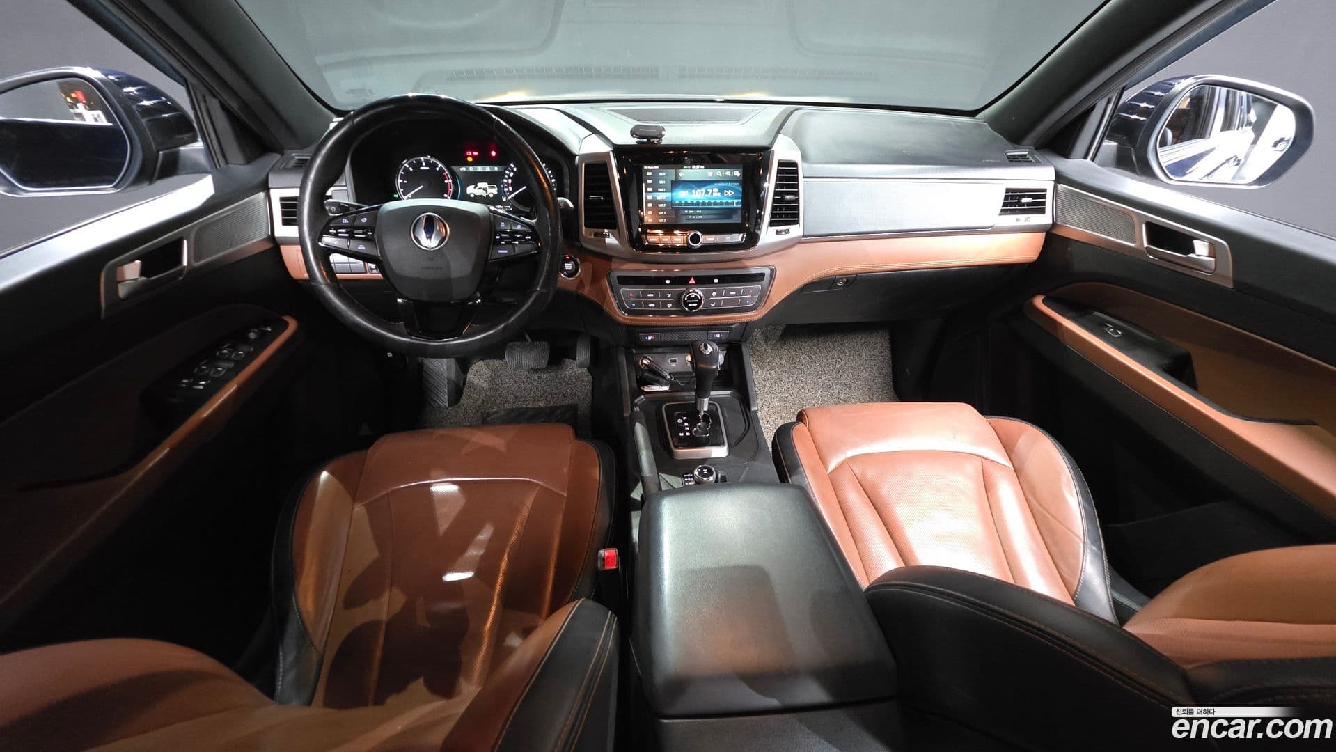 Main__Slider__Photo:Rexton KG_Mobility_Ssangyong 2019.0-6