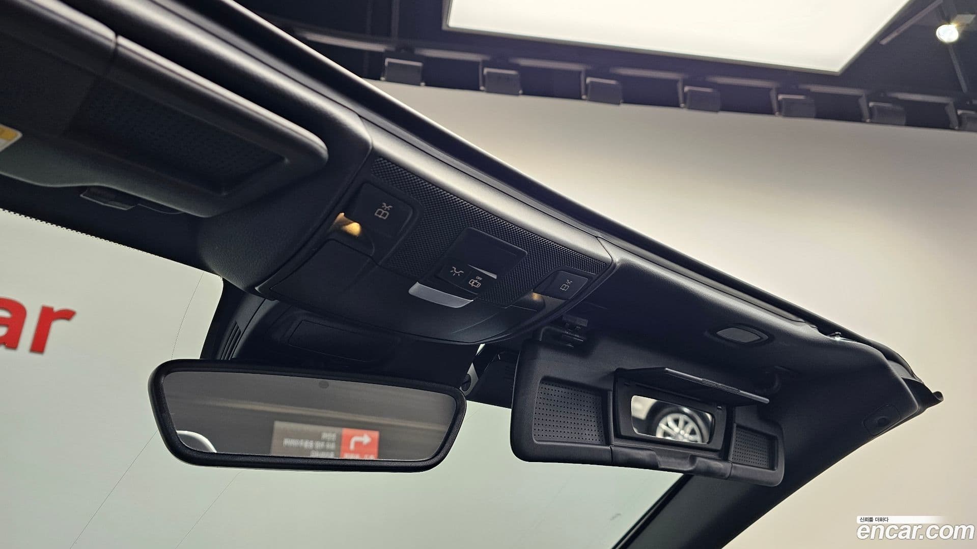 Main__Slider__Photo:SLC-Class Mercedes-Benz 2017.2-18