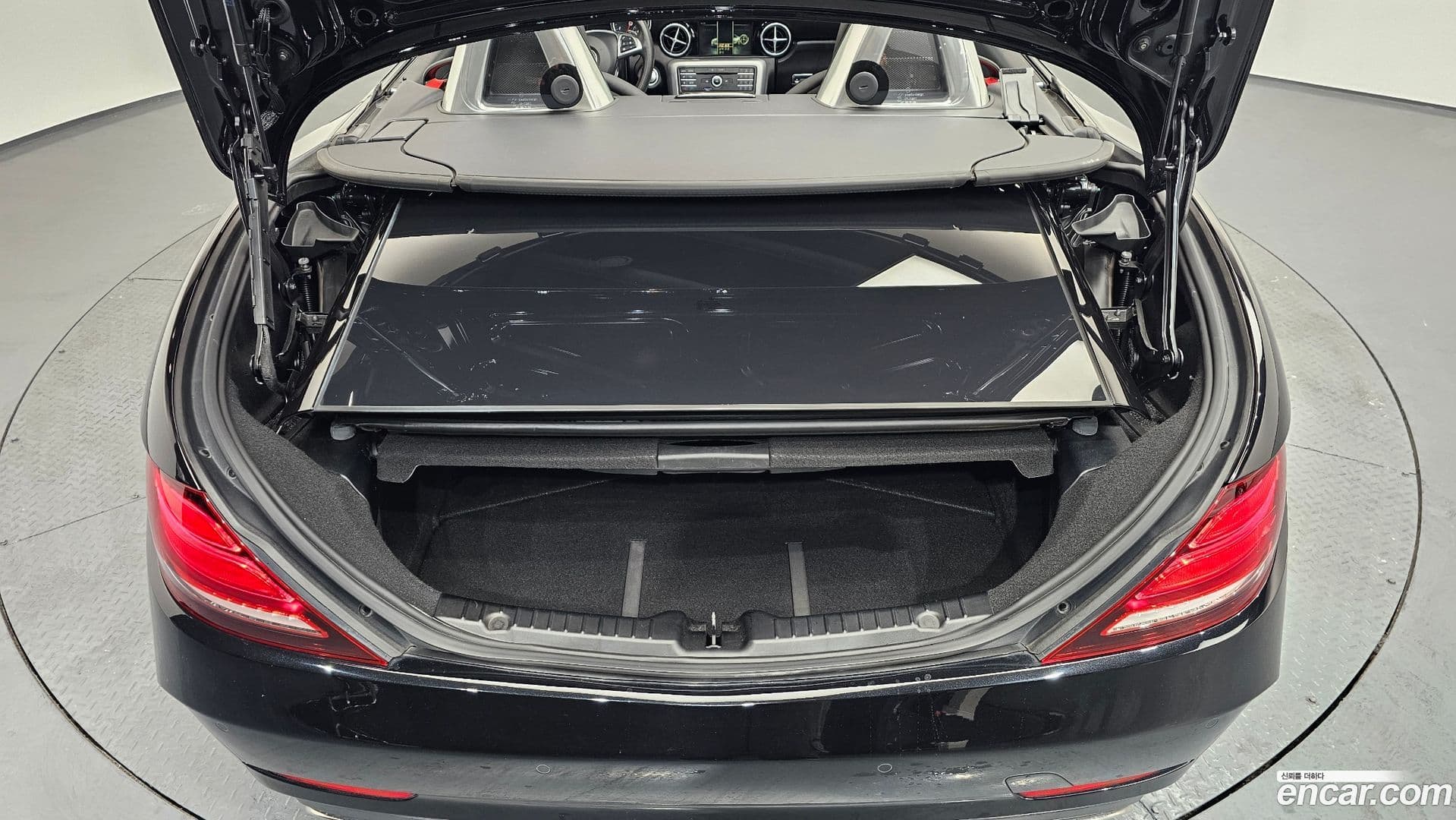 Main__Slider__Photo:SLC-Class Mercedes-Benz 2017.2-19